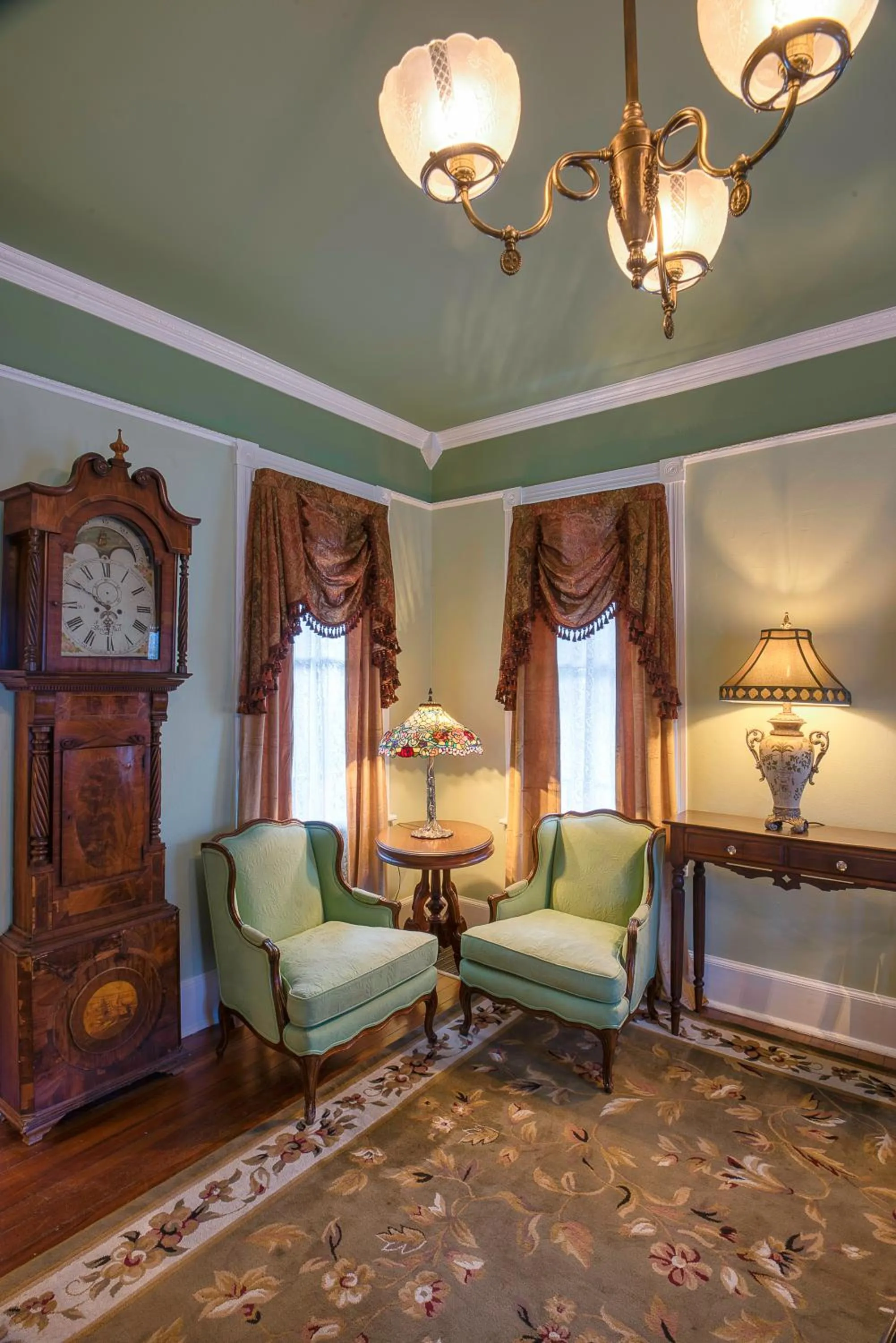 Lobby or reception in Victorian House Bed and Breakfast