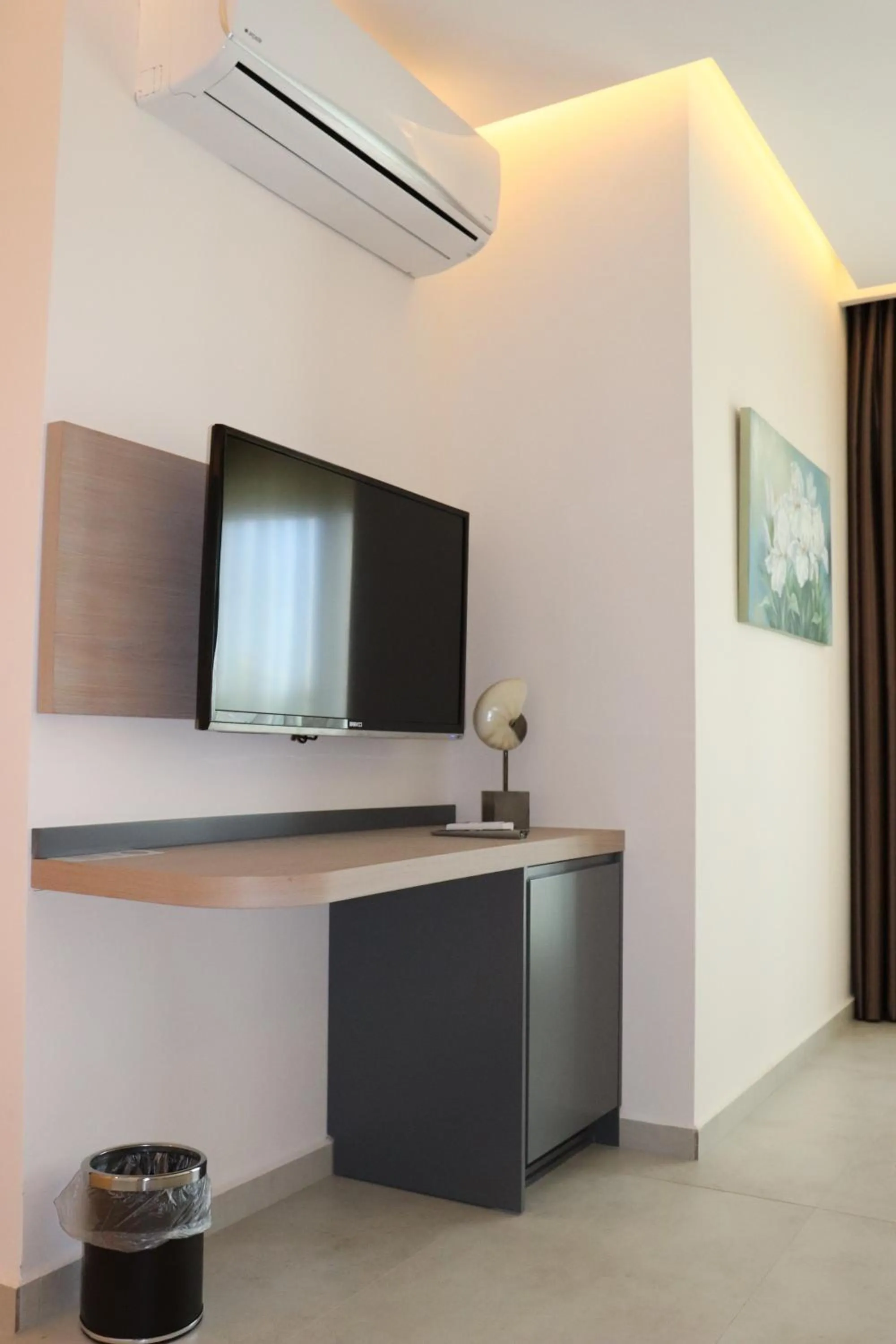 Communal lounge/ TV room in Zest Exclusive Hotel & Spa