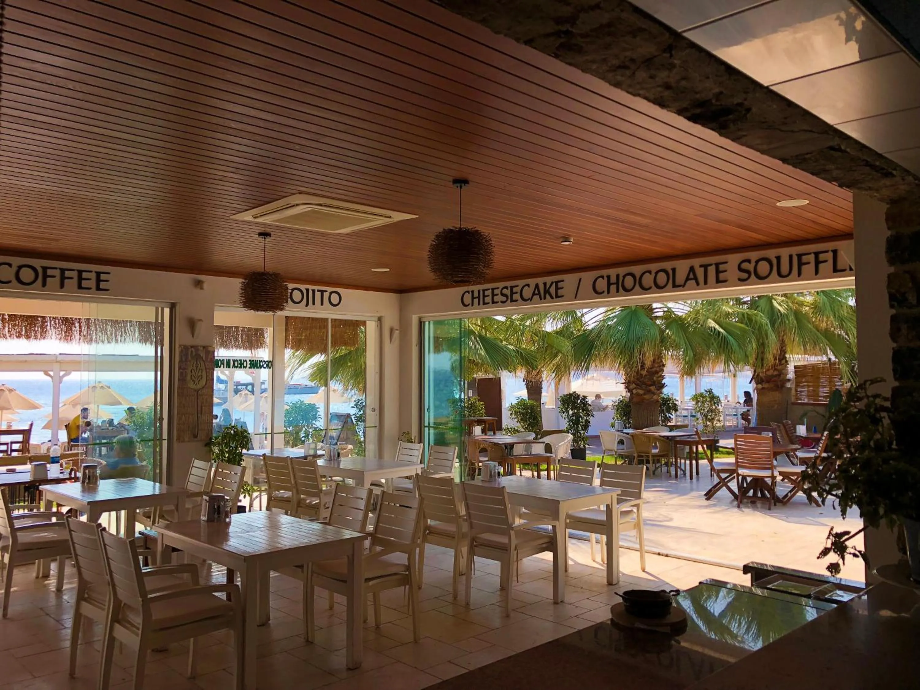 Restaurant/places to eat in Zest Exclusive Hotel & Spa