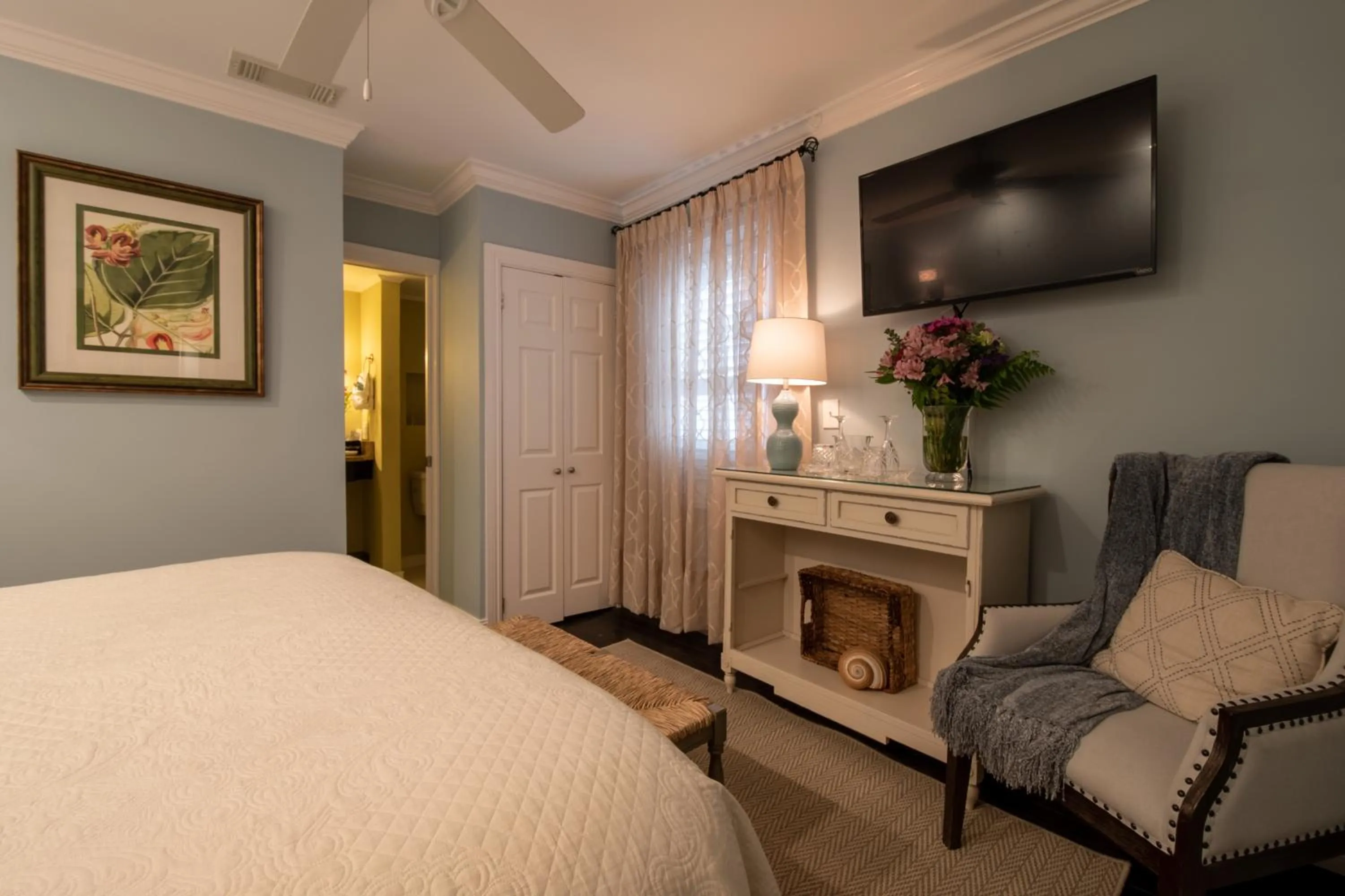 Seating area, Bed in The Kenwood Inn Oldest Bed and Breakfast, St Augustine Historic District