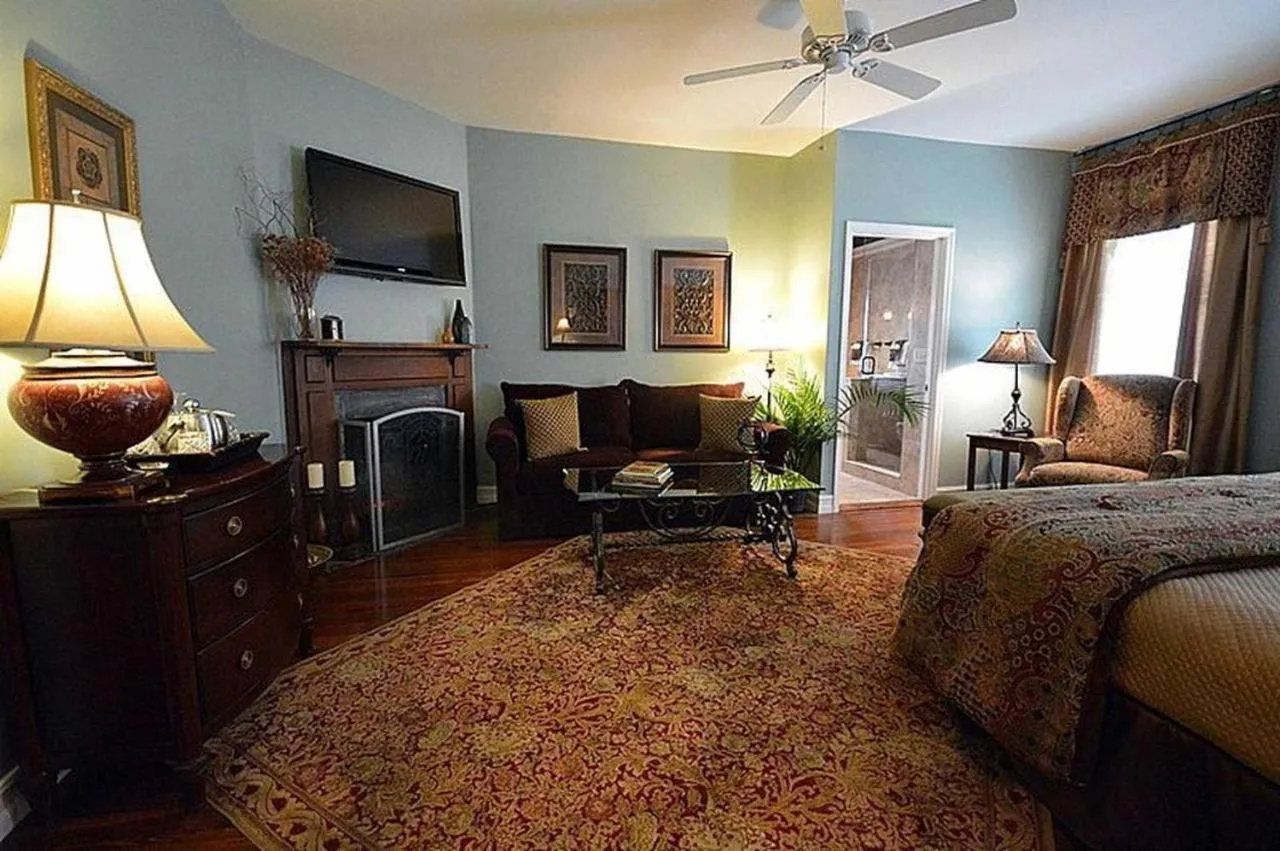 Living room, Bed in The Kenwood Inn Oldest Bed and Breakfast, St Augustine Historic District