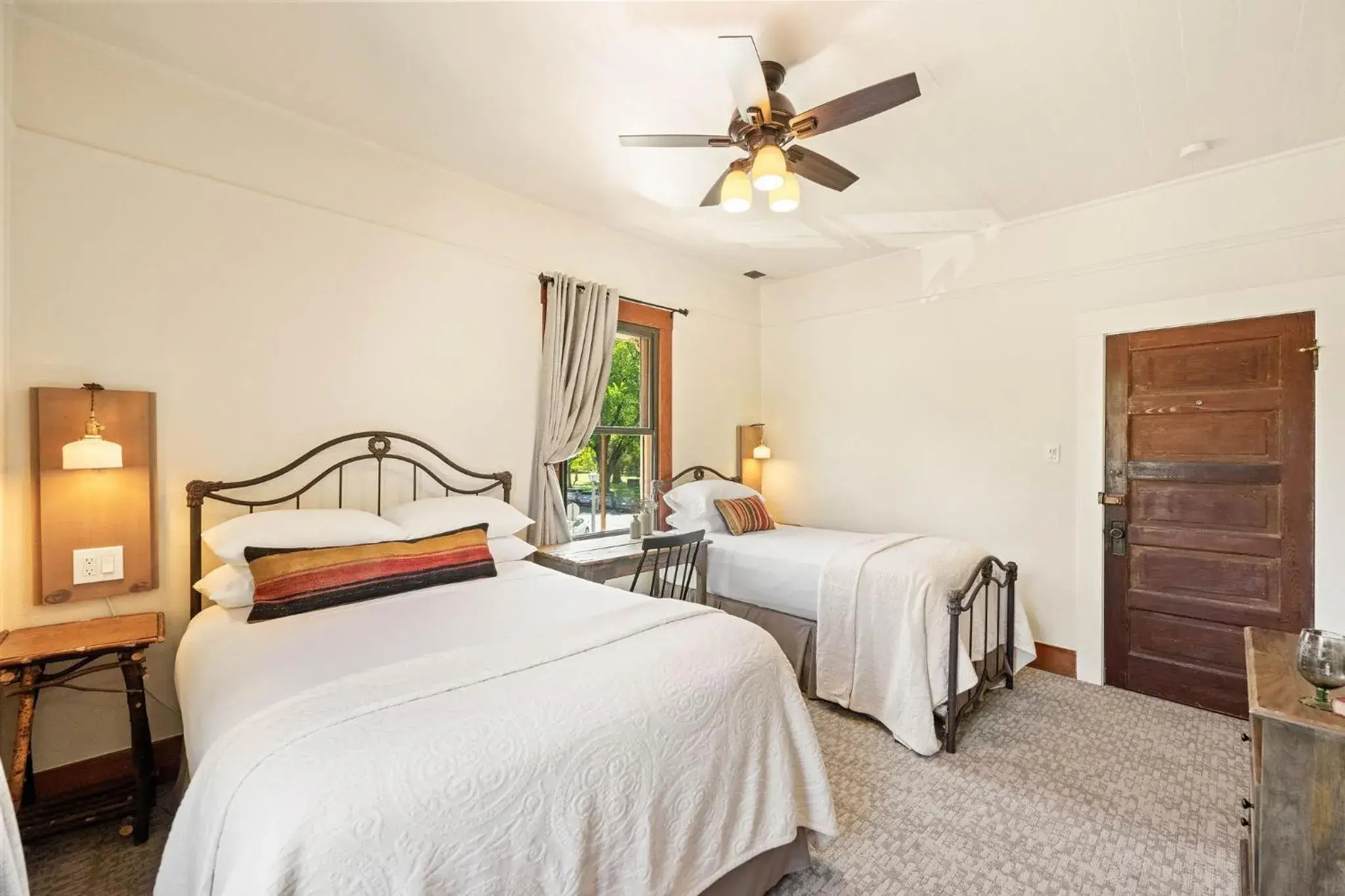 Standard Double Room, Ensuite (Room 27 - Full/Twin) in Sonoma Hotel Standard Double Room, Ensuite (Room 27 - Full/Twin) in Sonoma Hotel