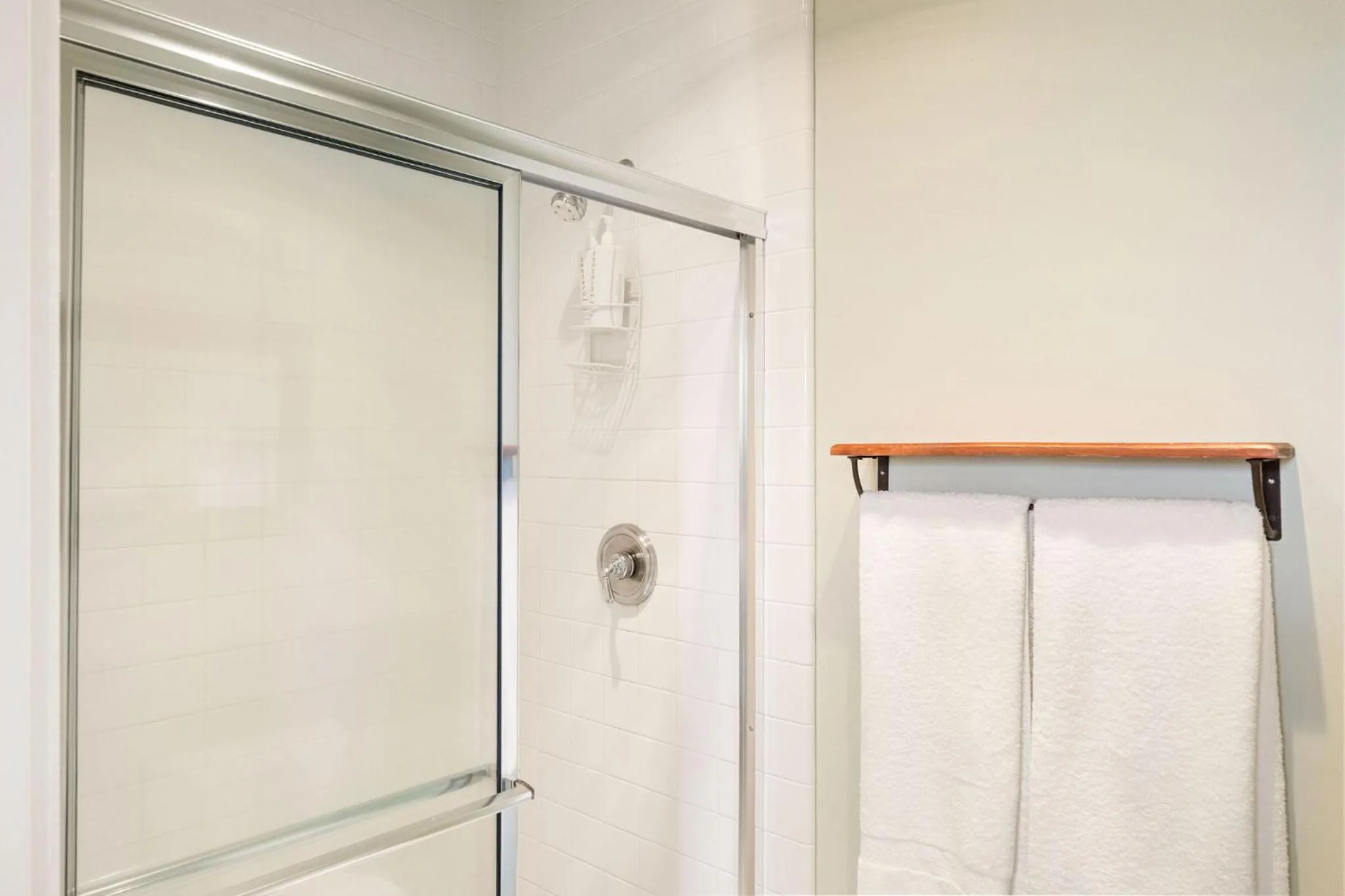 Shower in Sonoma Hotel