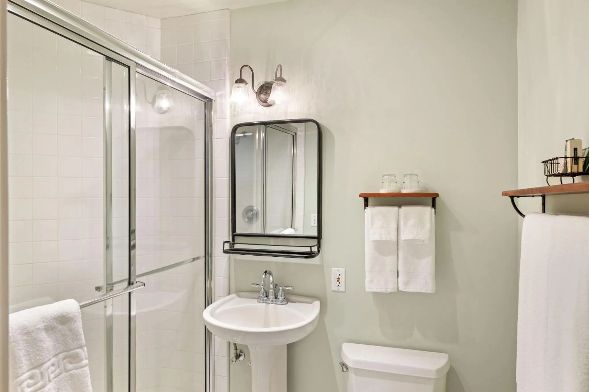 Shower in Sonoma Hotel