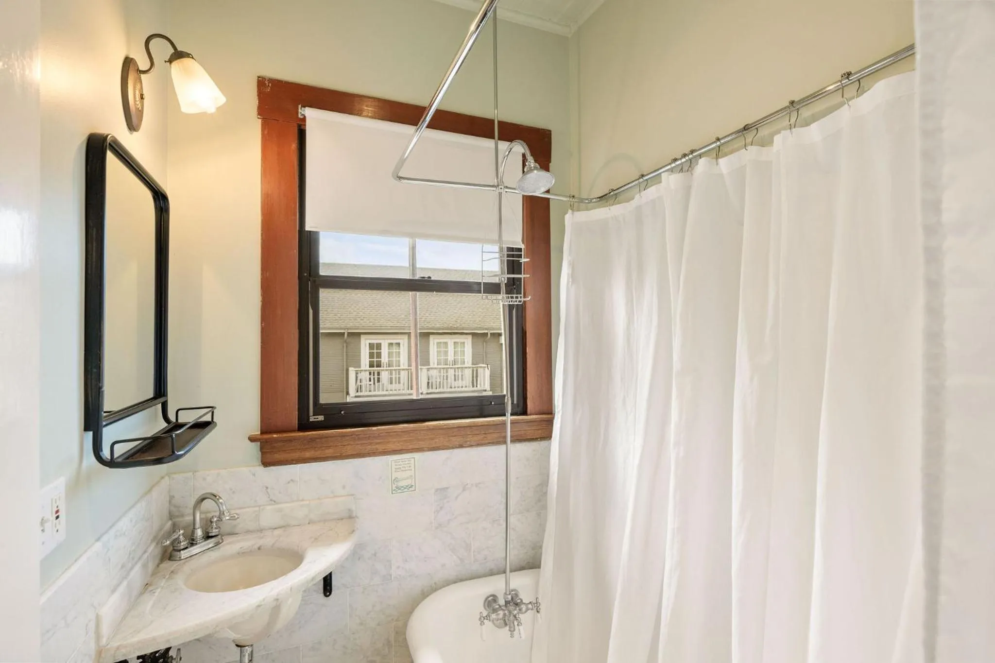 Shower in Sonoma Hotel