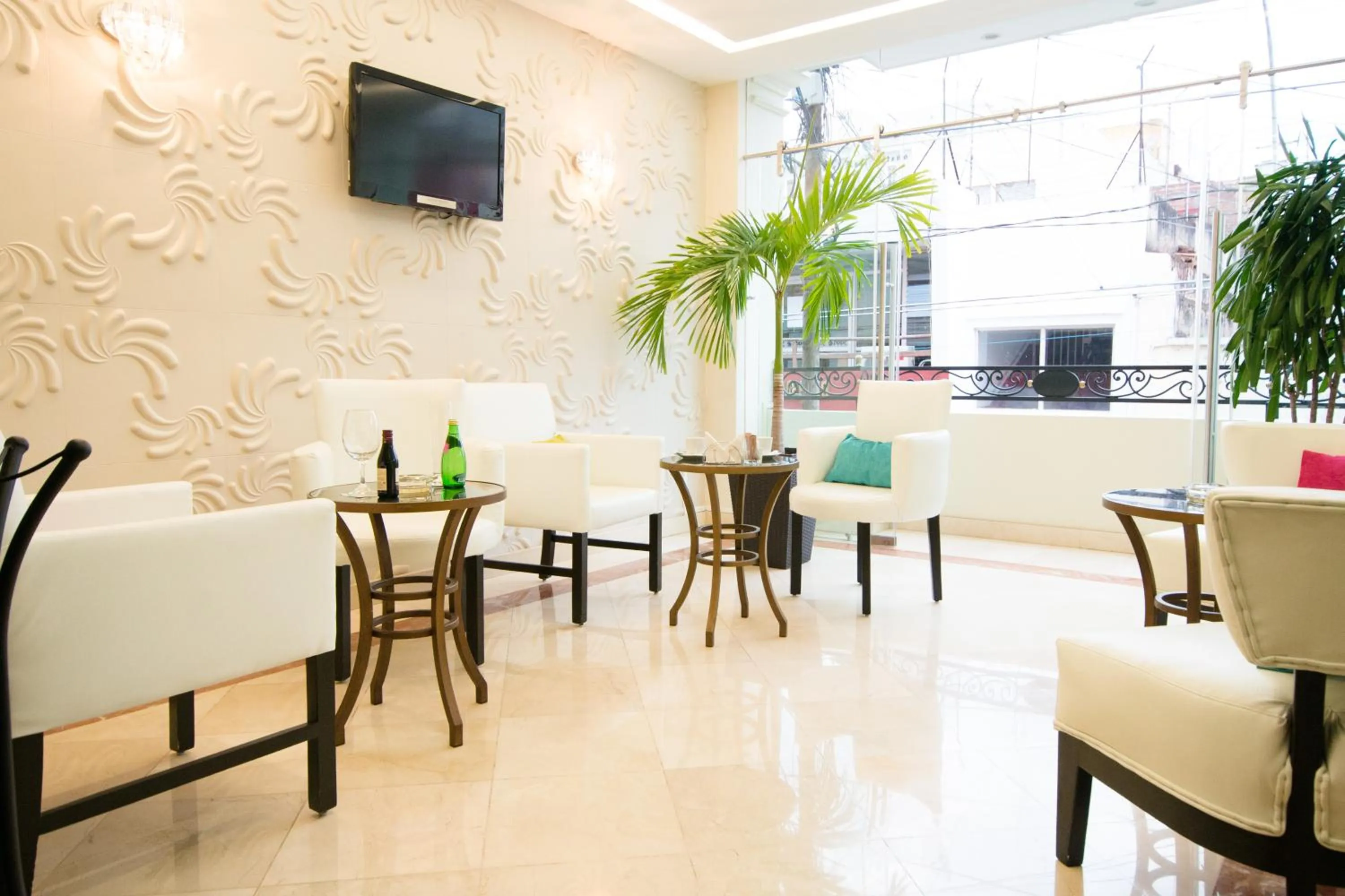 Communal lounge/ TV room in Grand Hotel Tepatitlán