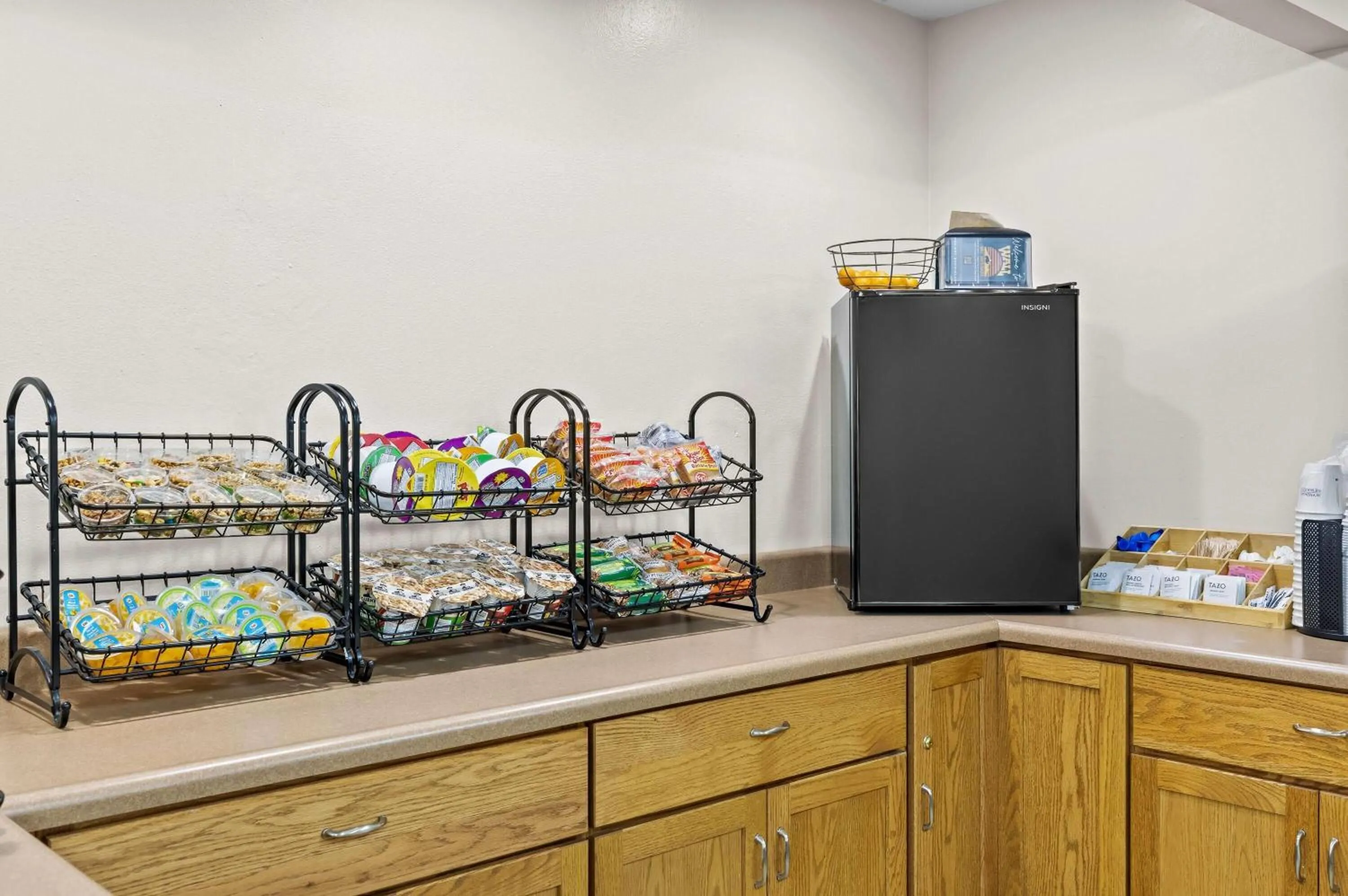 Restaurant/places to eat in Days Inn by Wyndham Wall