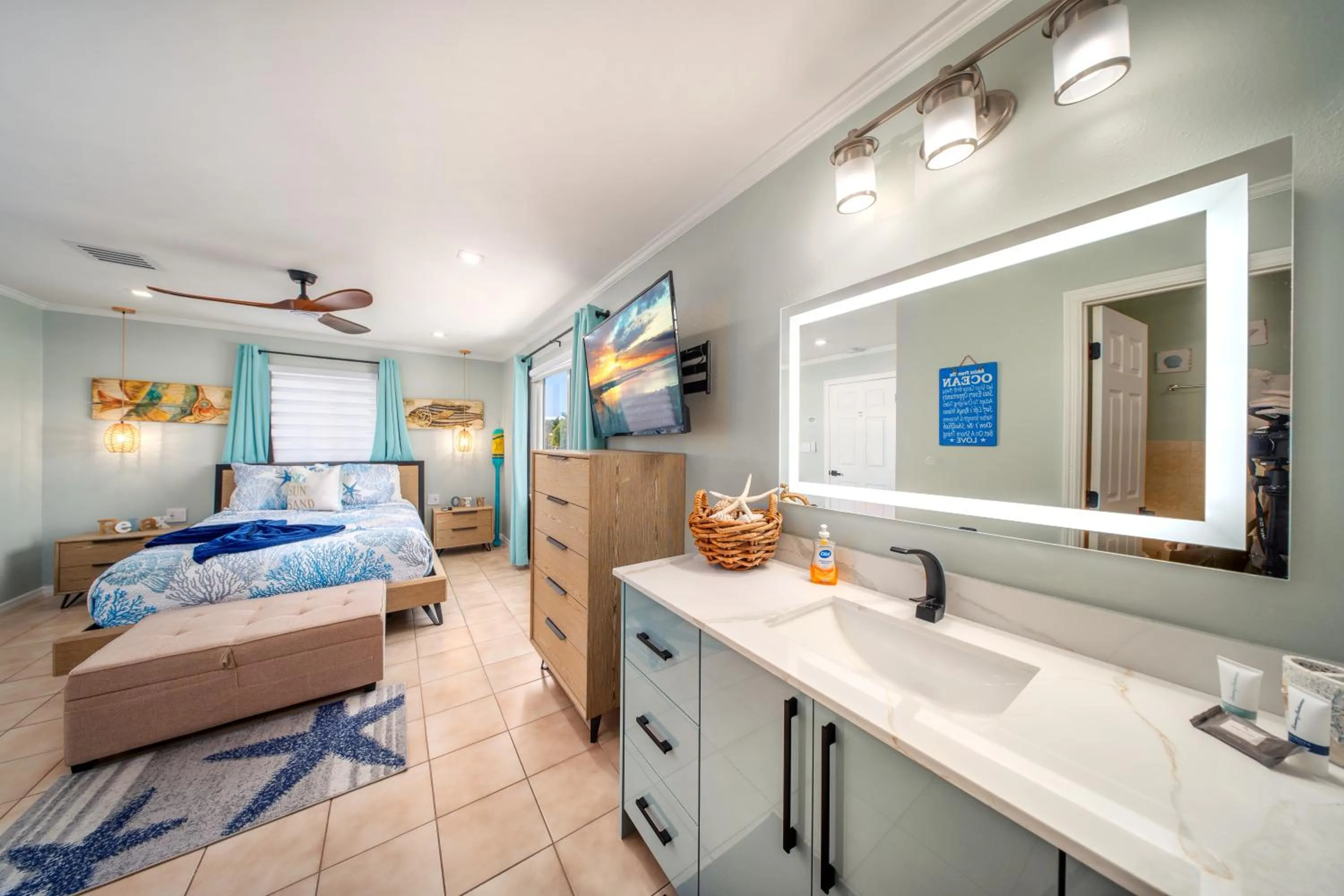 Bed in Casa Blue Pelican.