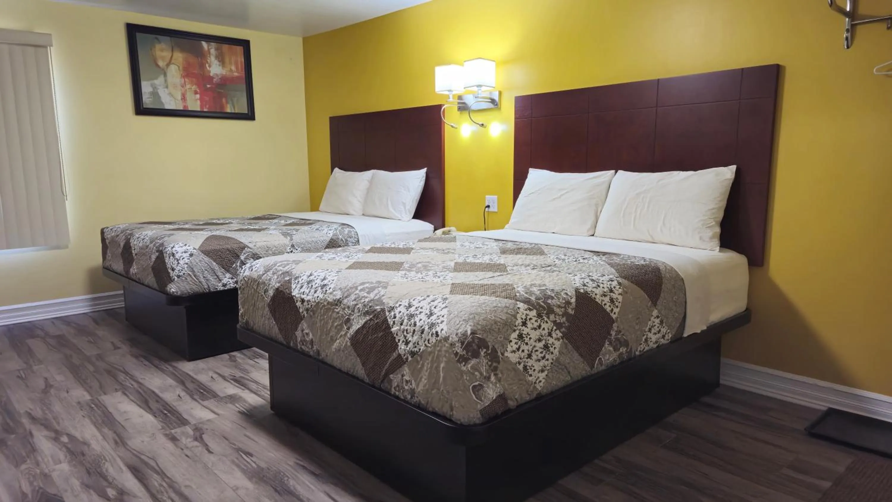 Bed in Deep River Motel