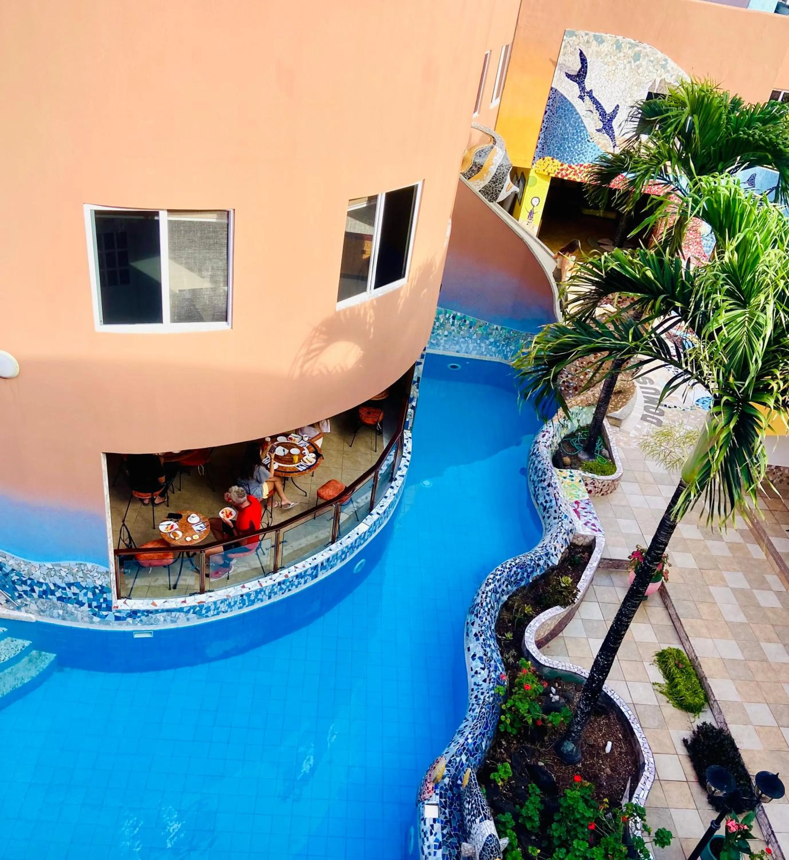 Restaurant/places to eat in Eco Hotel Katarma