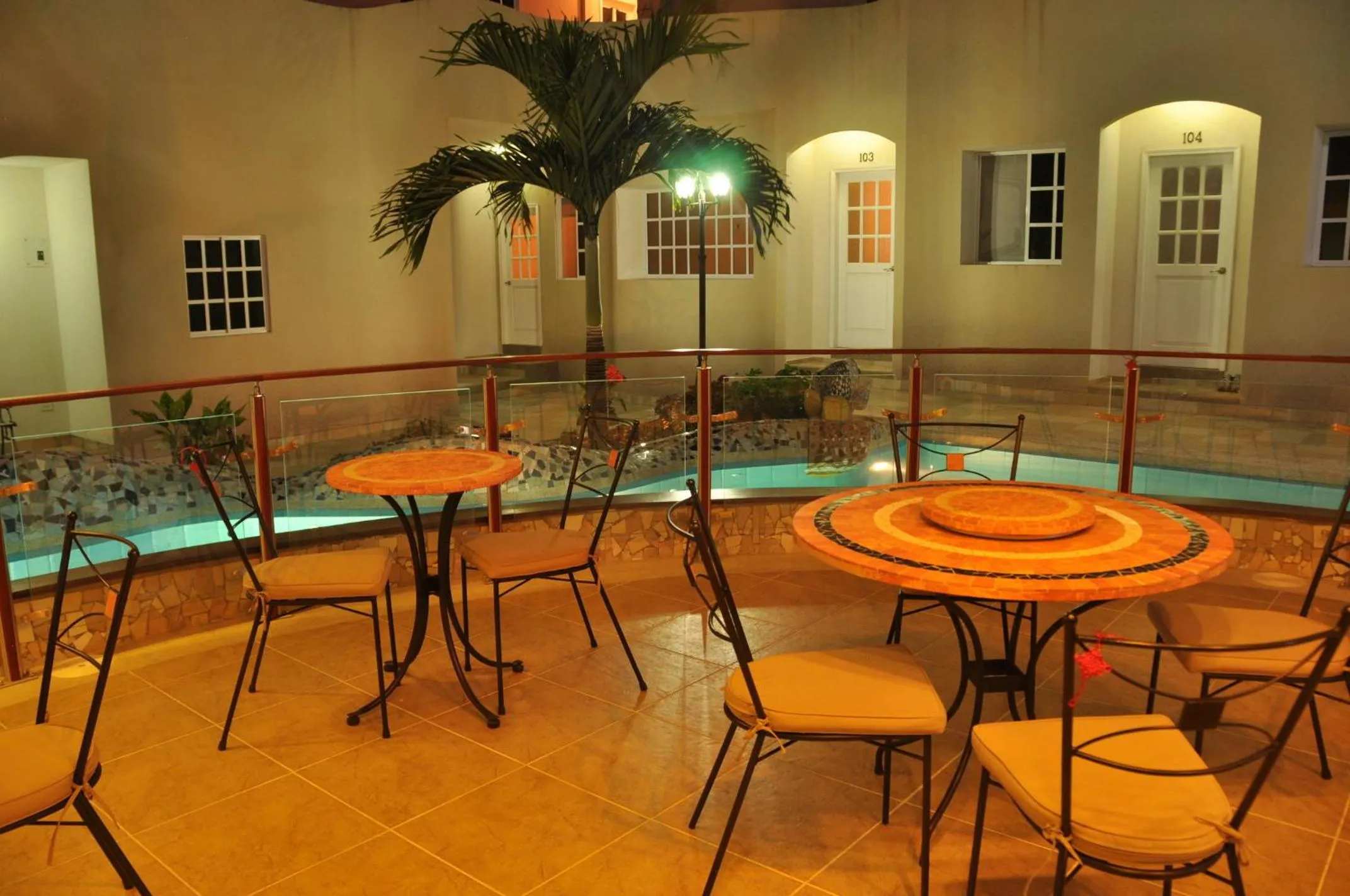 Restaurant/places to eat in Eco Hotel Katarma