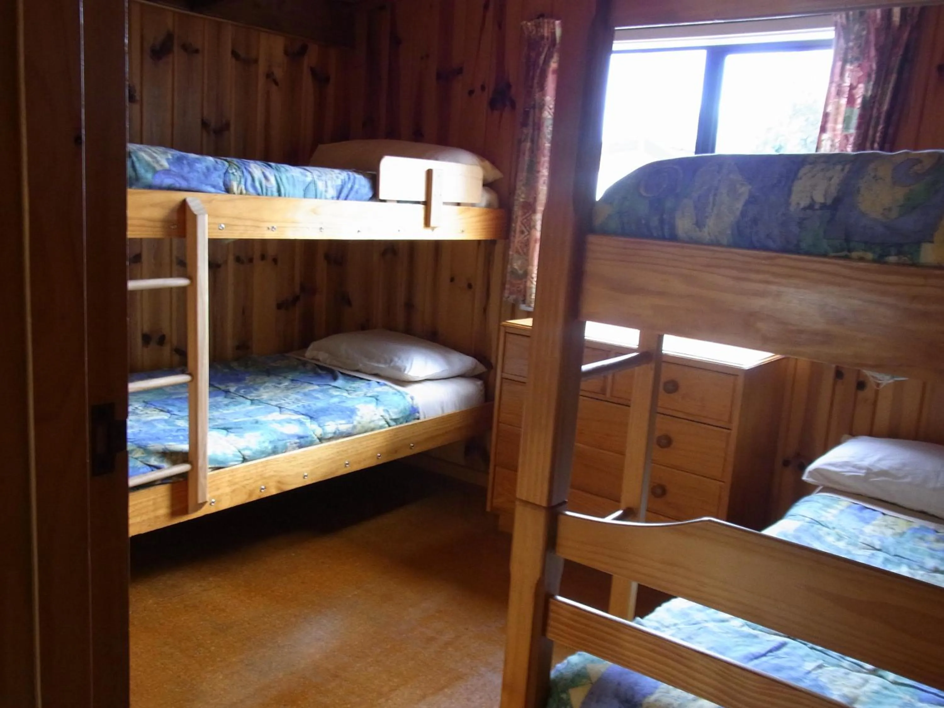 Photo of the whole room, Bed in Ossies Motels and Chalets