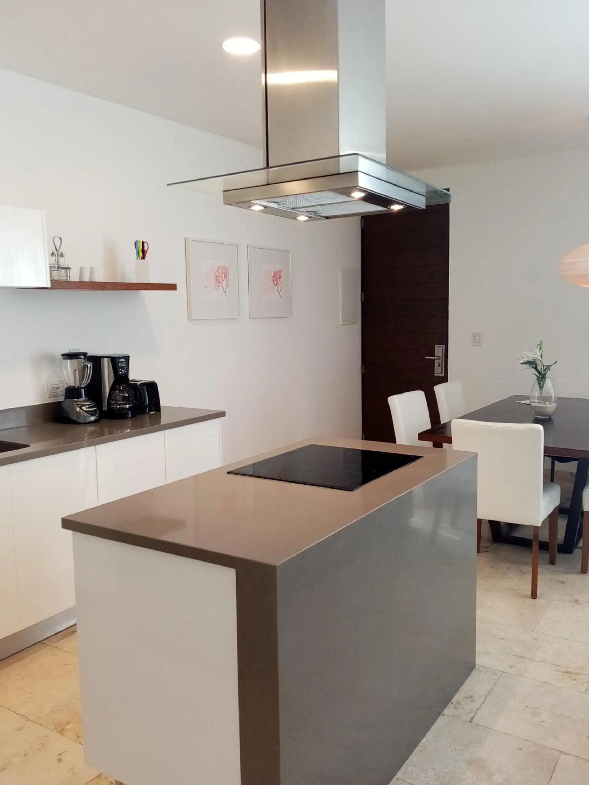 Kitchen or kitchenette in Anah Suites