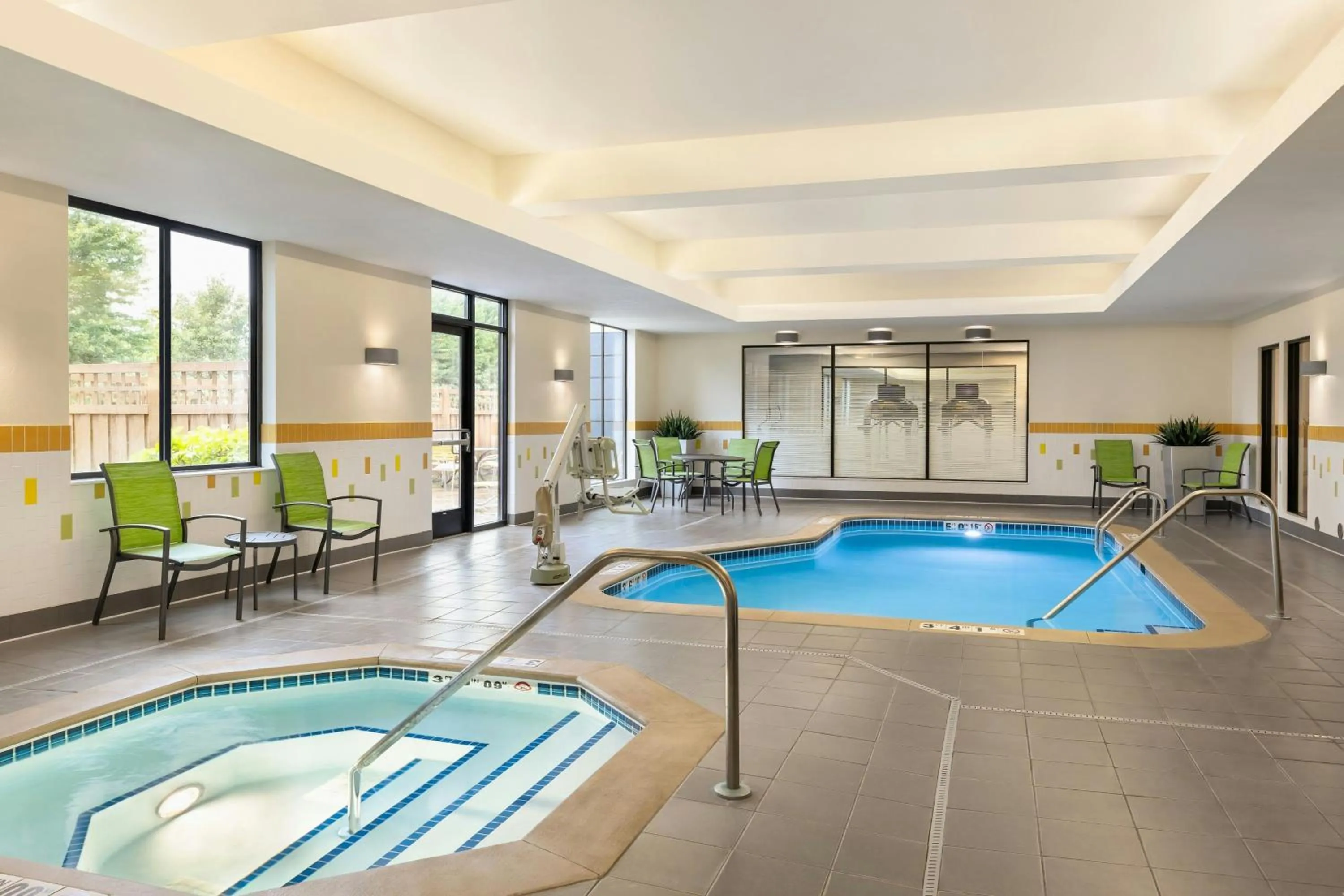 Swimming pool in Fairfield Inn & Suites by Marriott St. Paul Northeast
