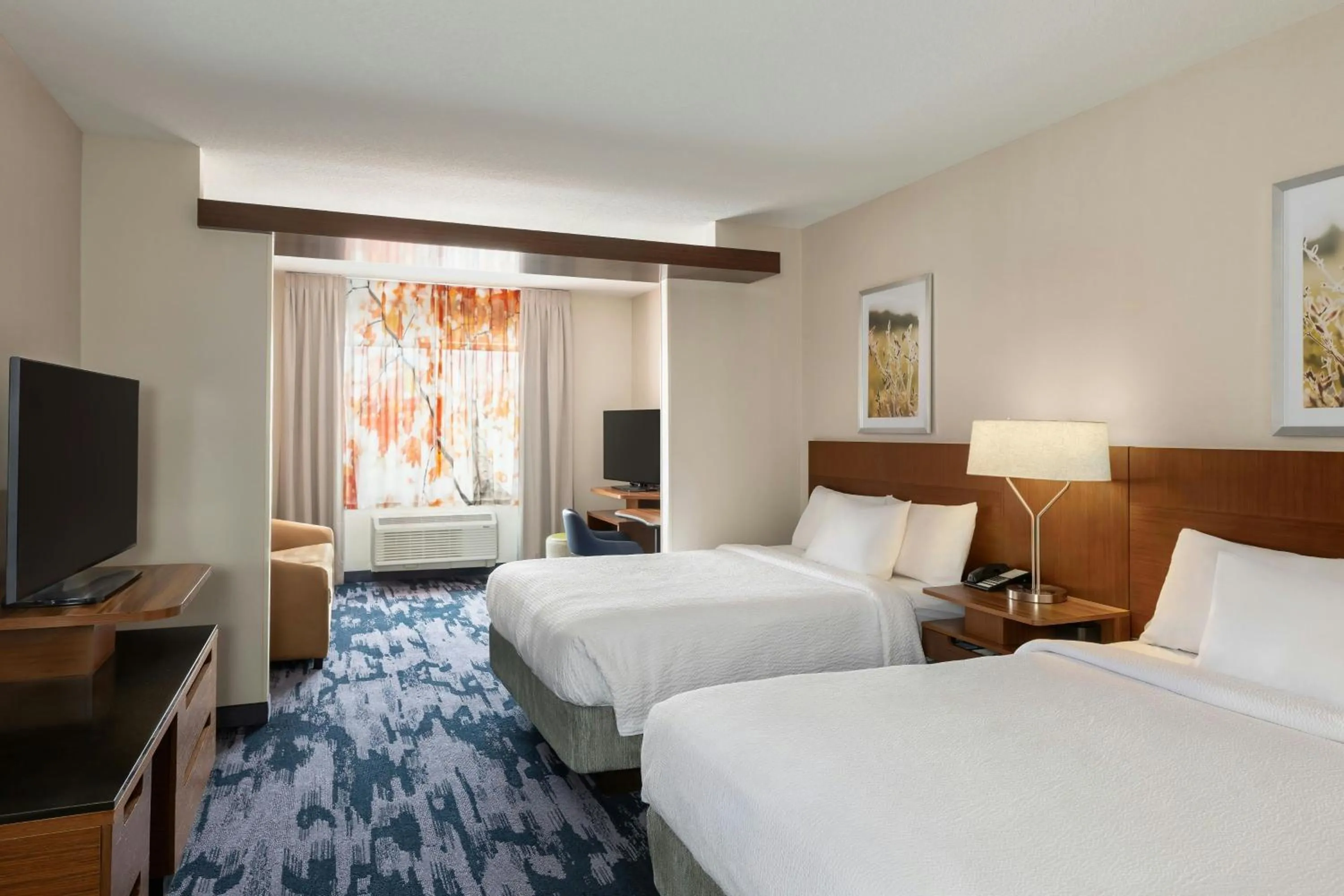 Living room, Bed in Fairfield Inn & Suites by Marriott St. Paul Northeast