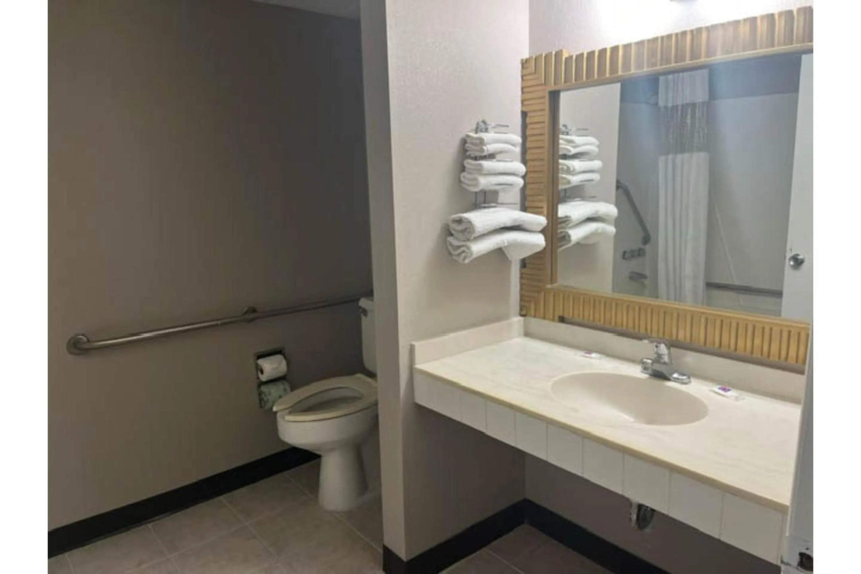 Bathroom in Motel 6 Williamstown, WV