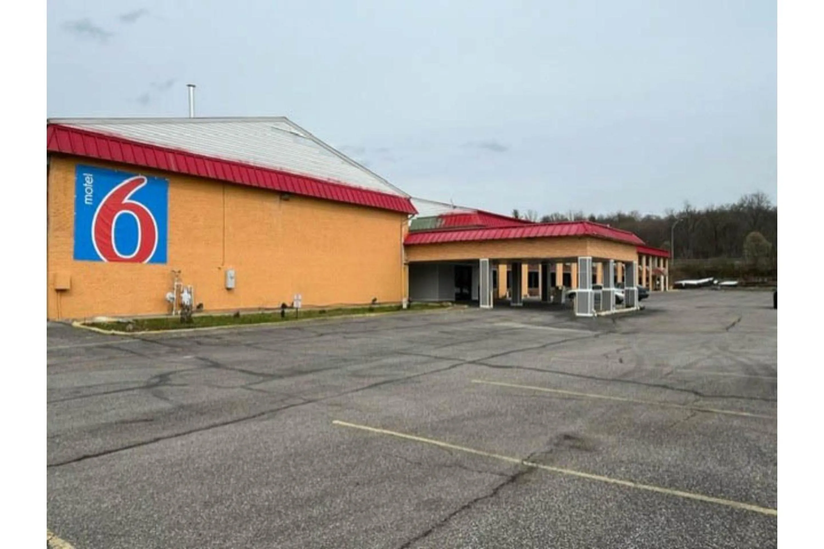 Property building in Motel 6 Williamstown, WV