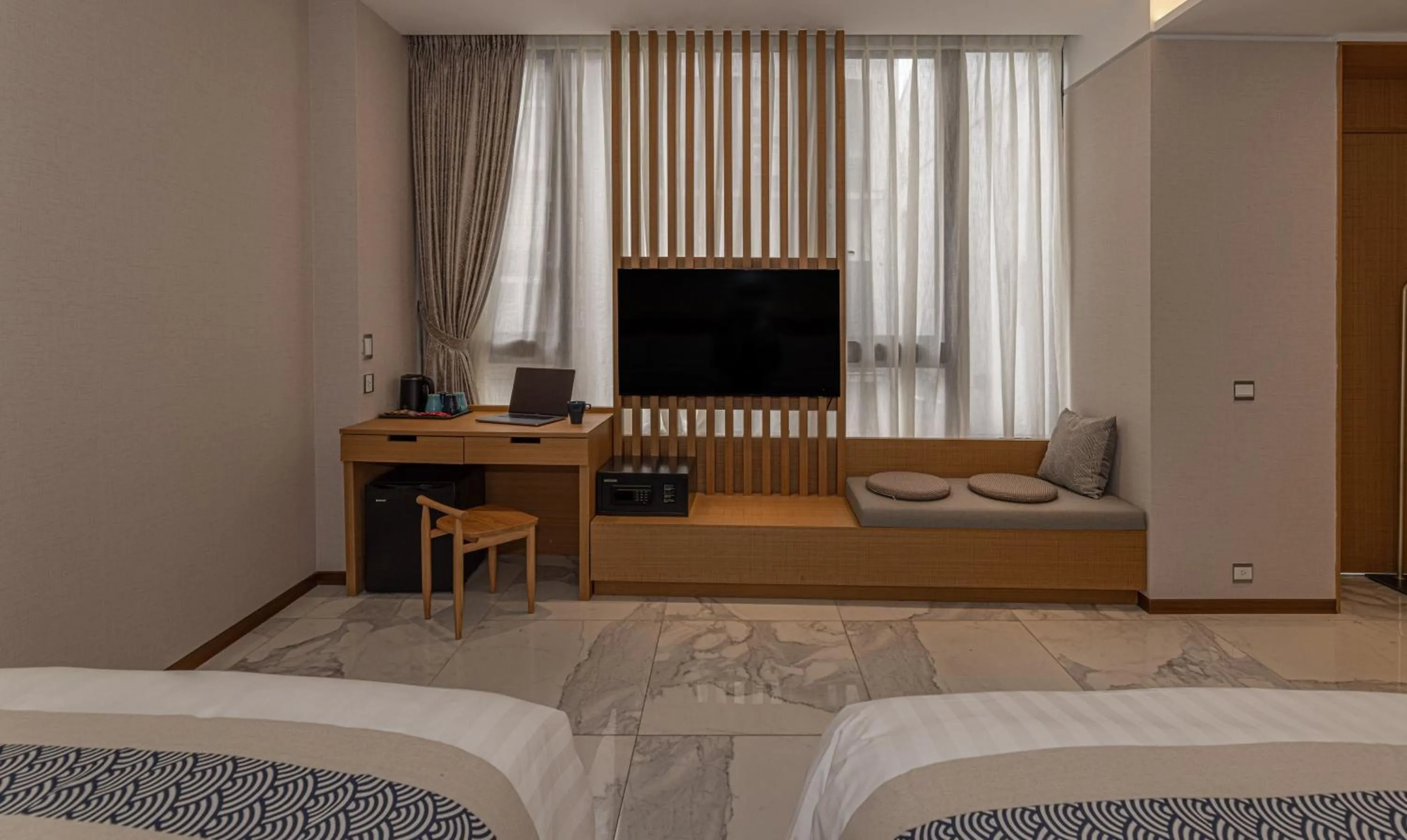 Communal lounge/ TV room, Bed in Sun Moon Lake Apollo Resort Hotel