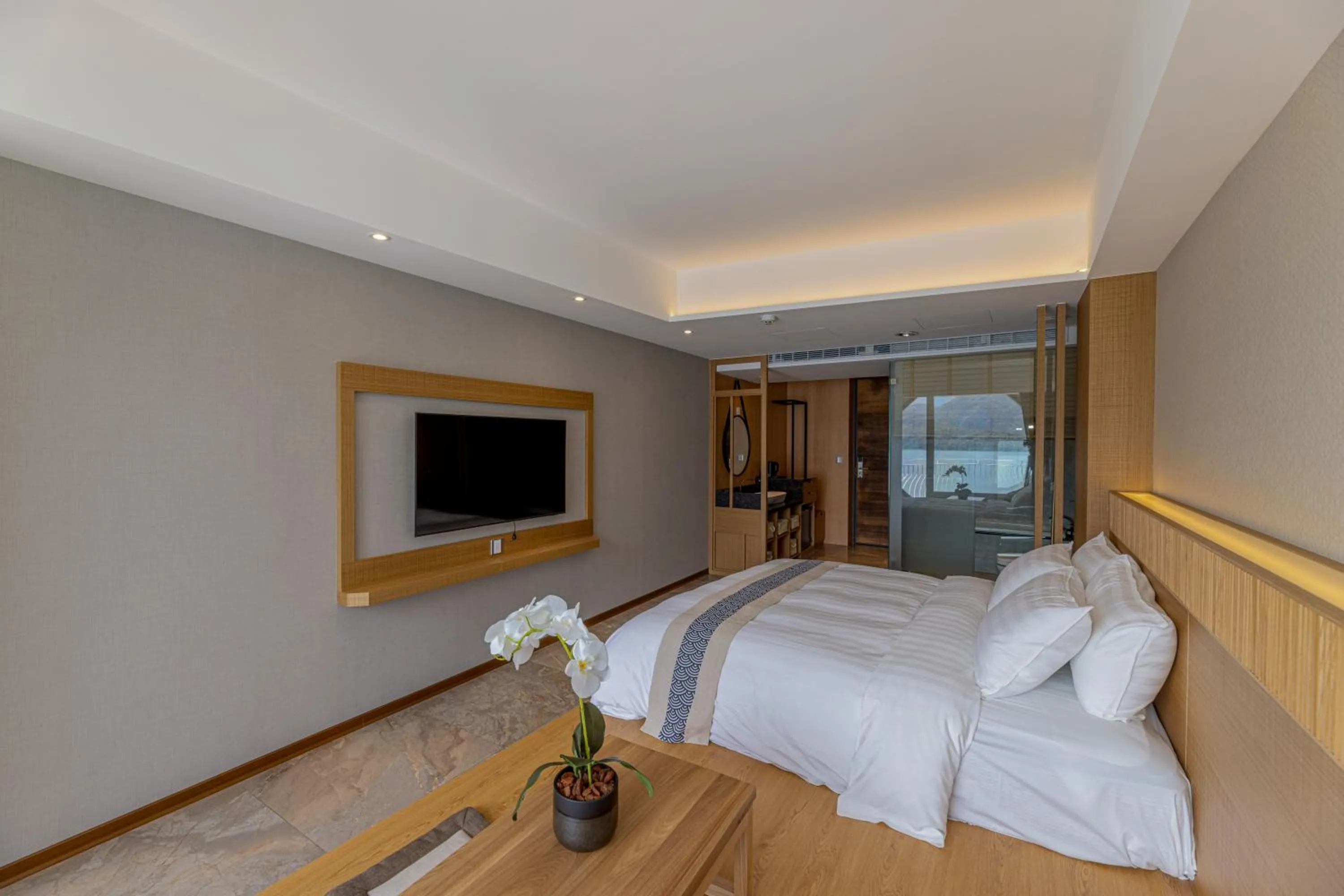 Communal lounge/ TV room, Bed in Sun Moon Lake Apollo Resort Hotel