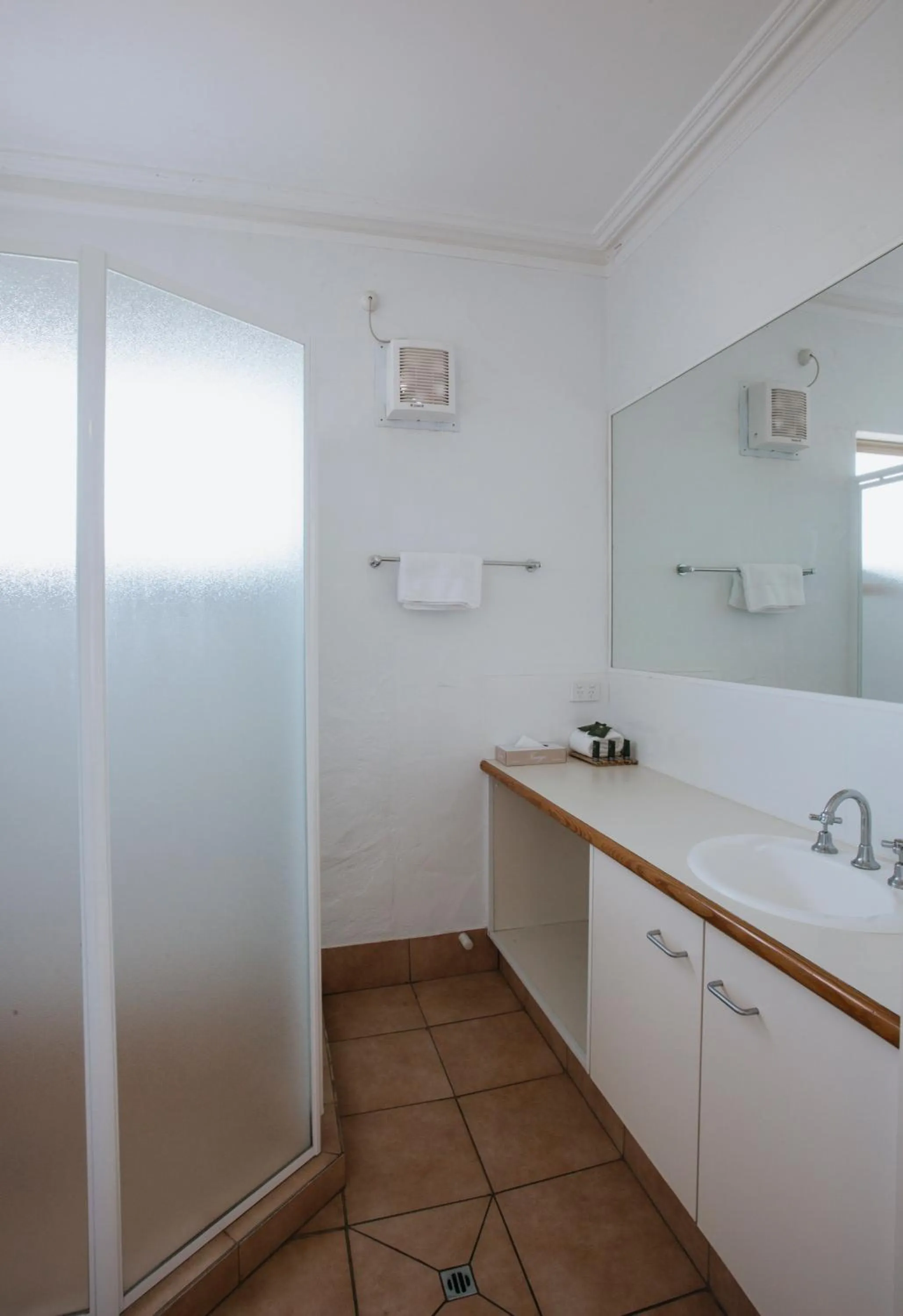Bathroom in Canal Rocks Beachfront Apartments