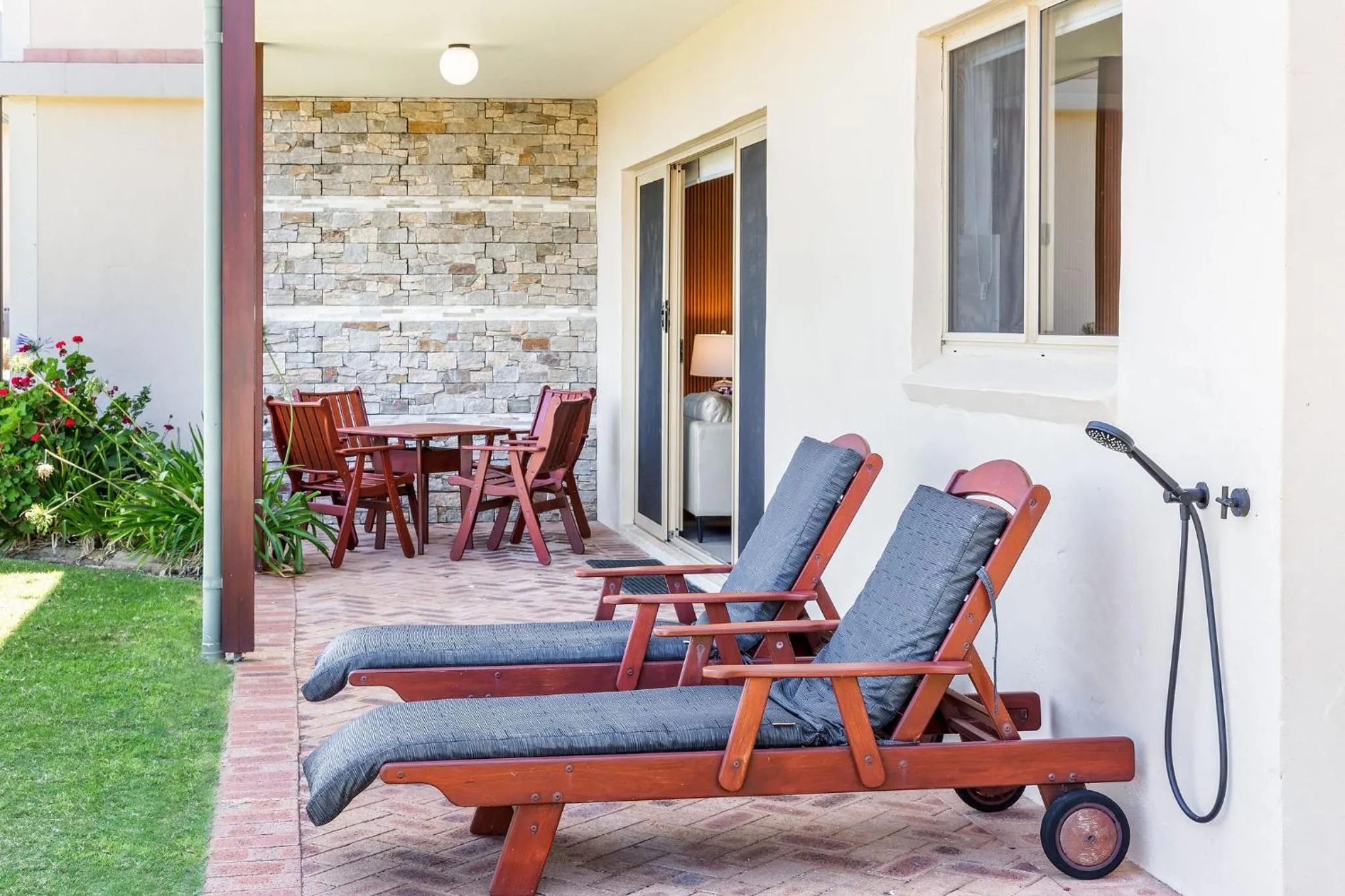 Canal Rocks Beachfront Apartments