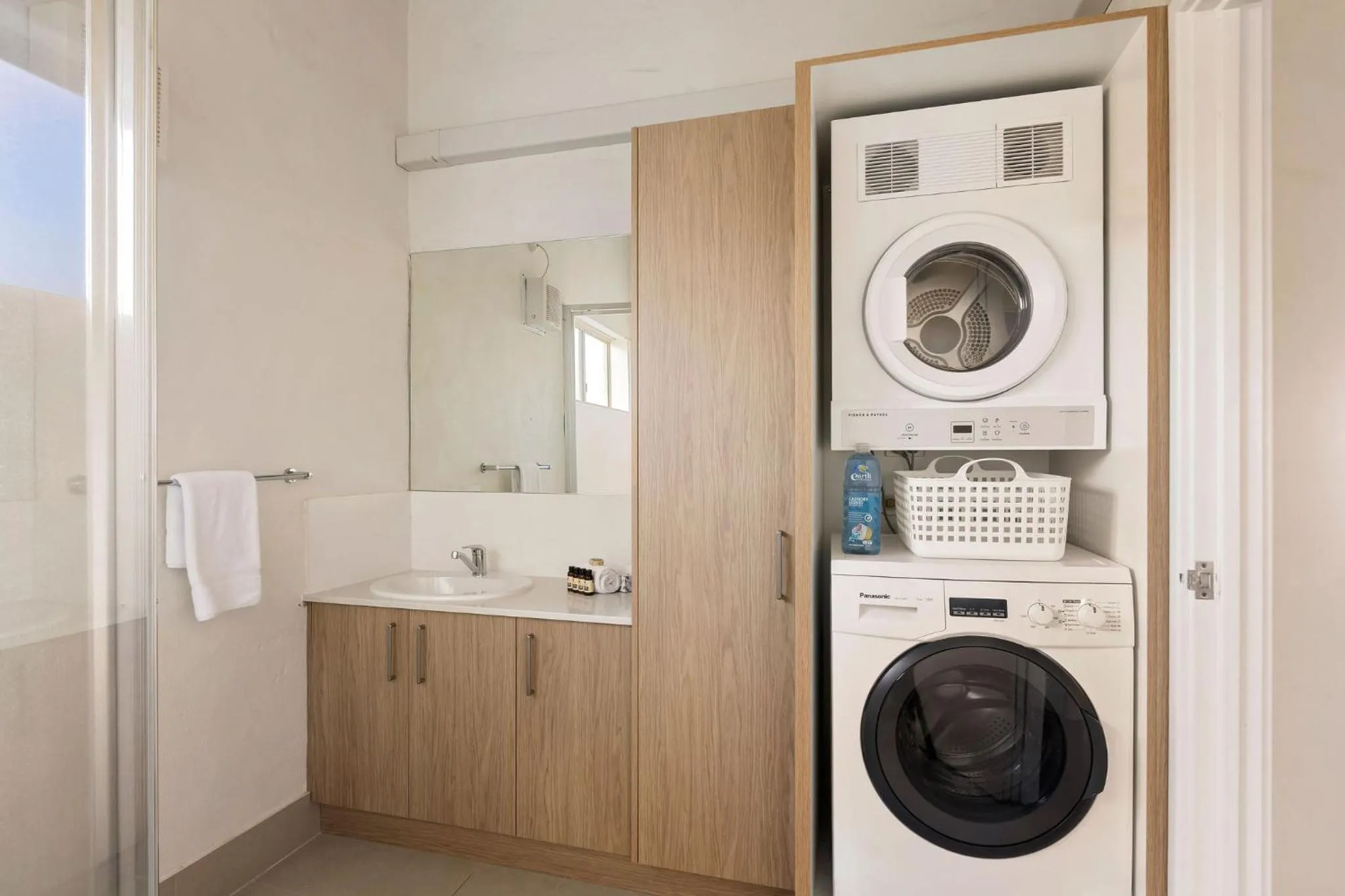 Canal Rocks Beachfront Apartments