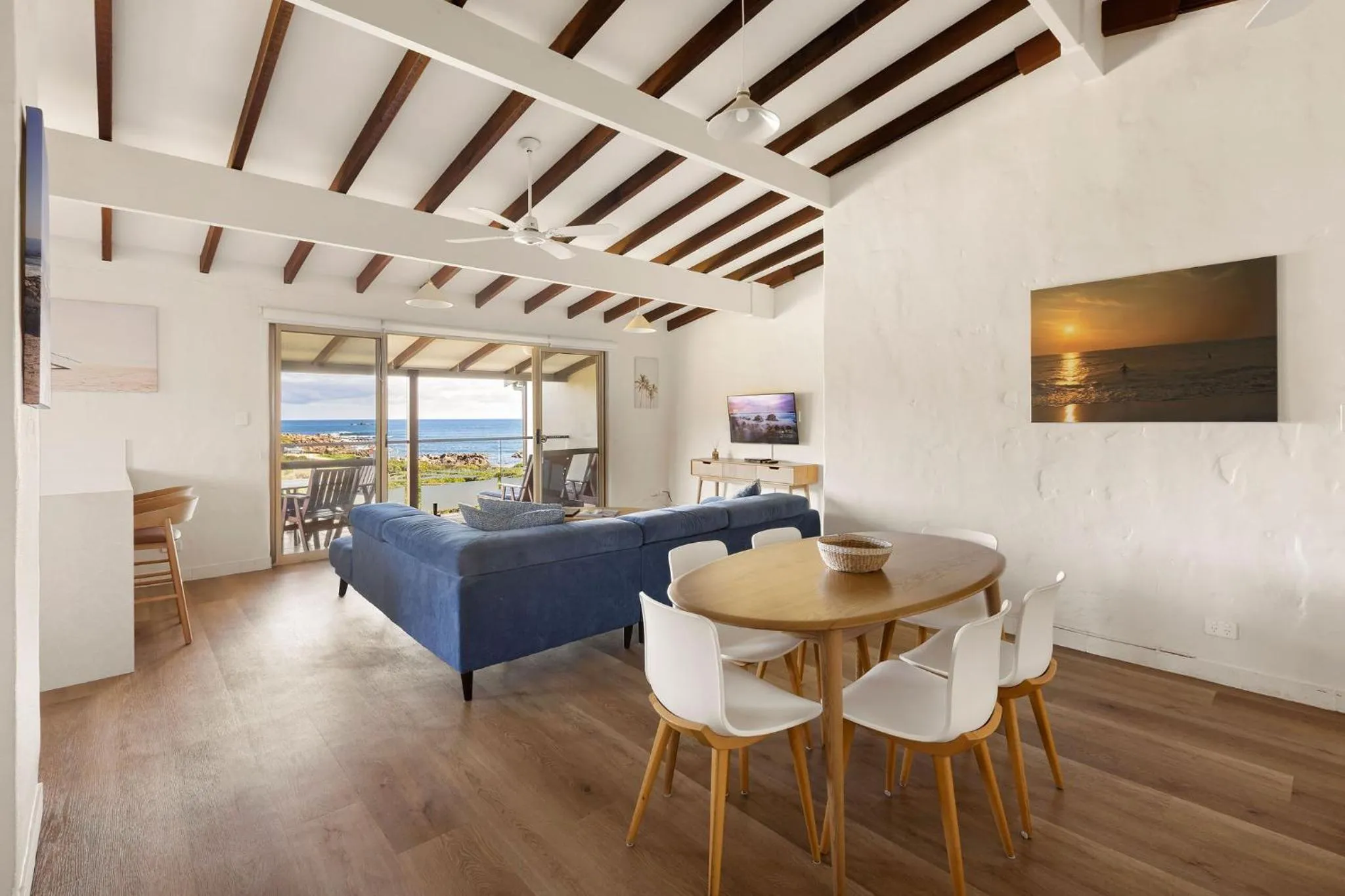 Bed in Canal Rocks Beachfront Apartments