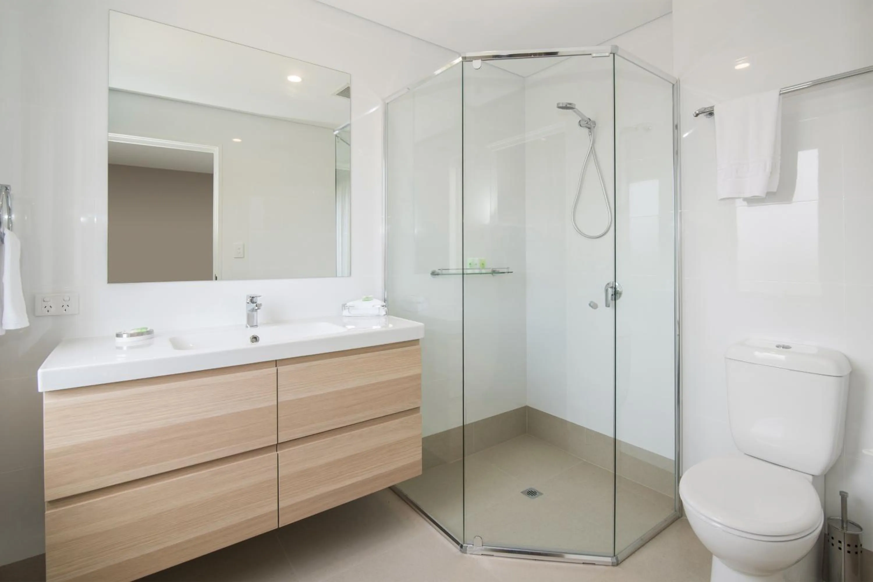 Bathroom in Canal Rocks Beachfront Apartments