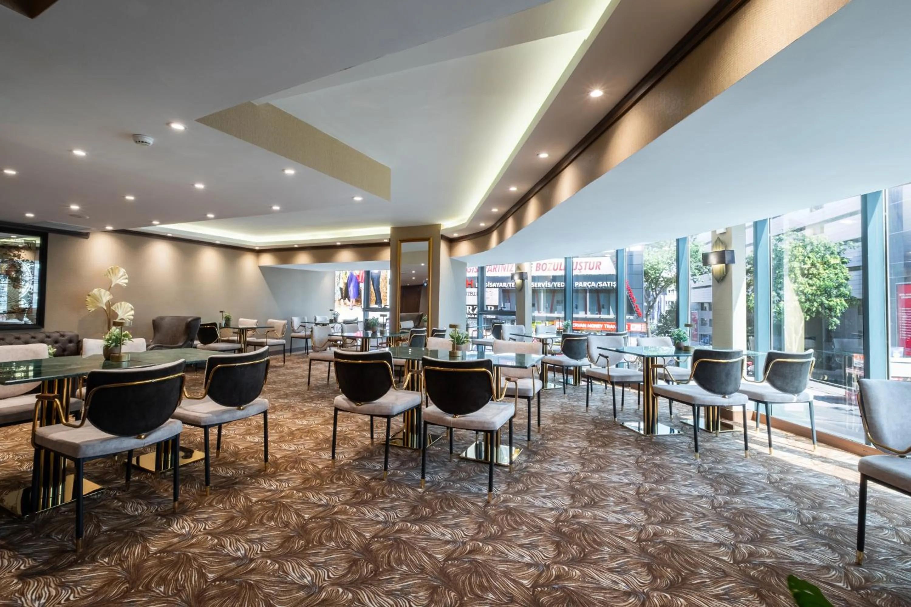 Restaurant/places to eat in Park Dedeman Kızılay Ankara