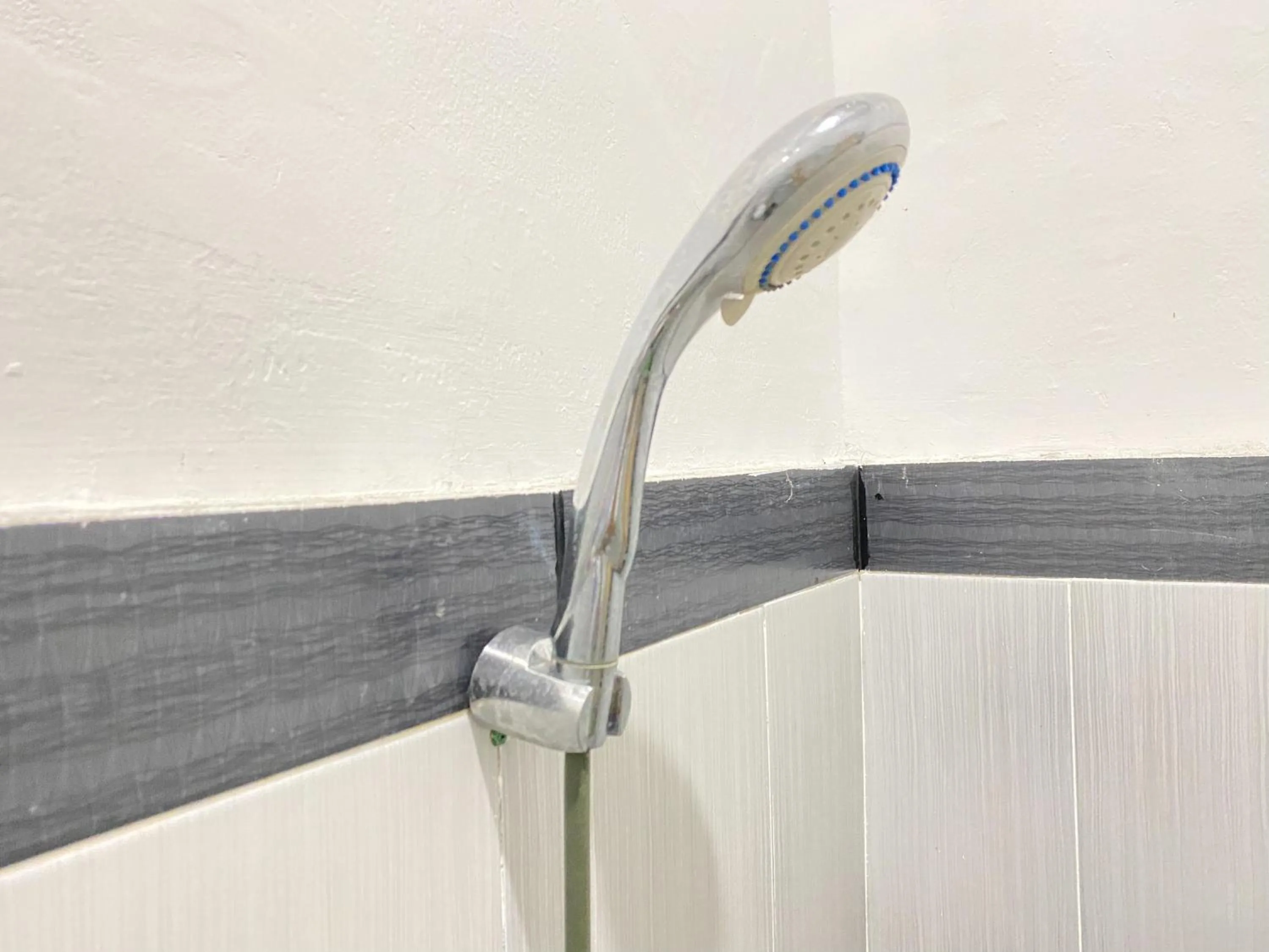 Bathroom in RedDoorz @ Porodisa Homestay Palu