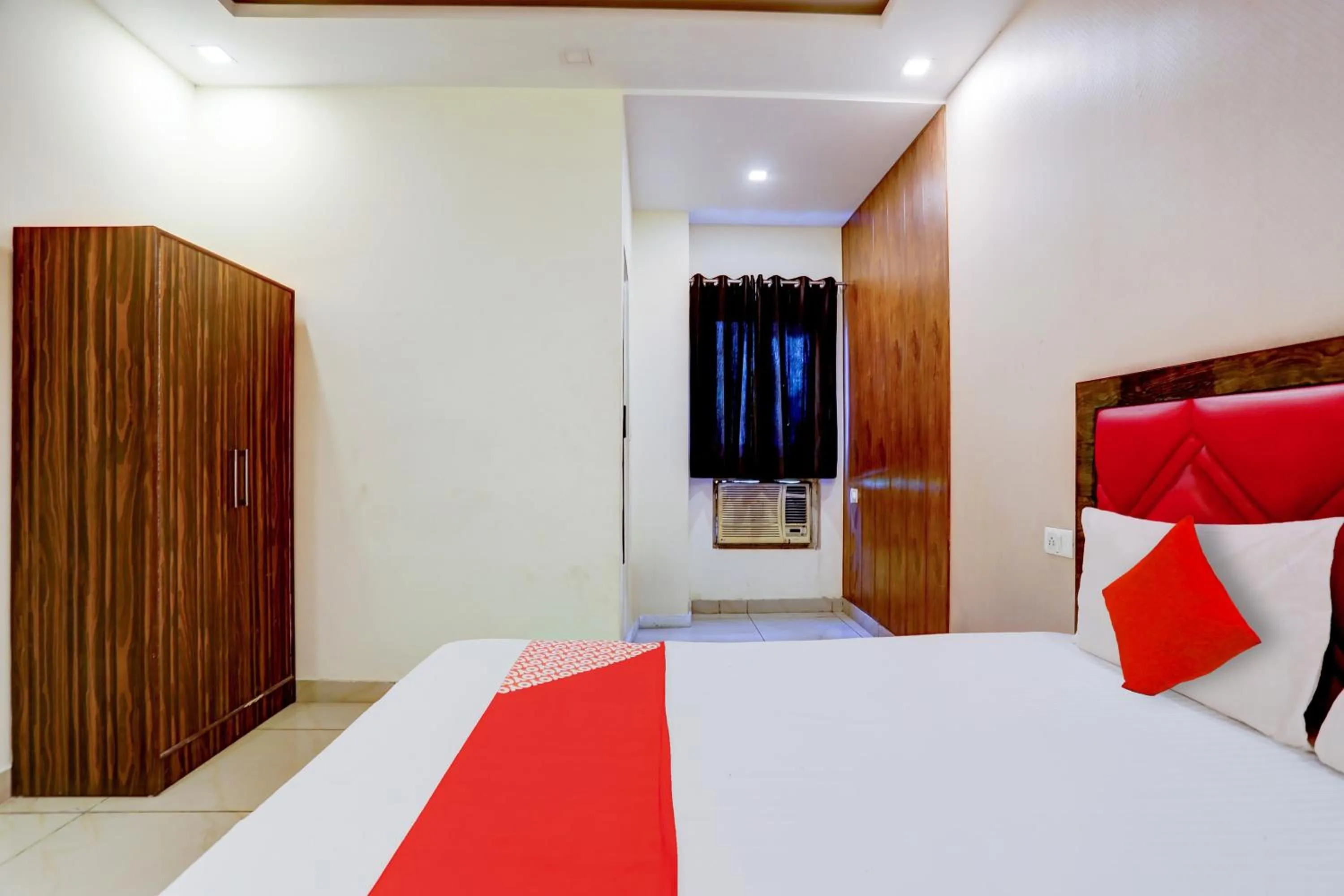 Facade/entrance, Bed in Hotel O Elibrista