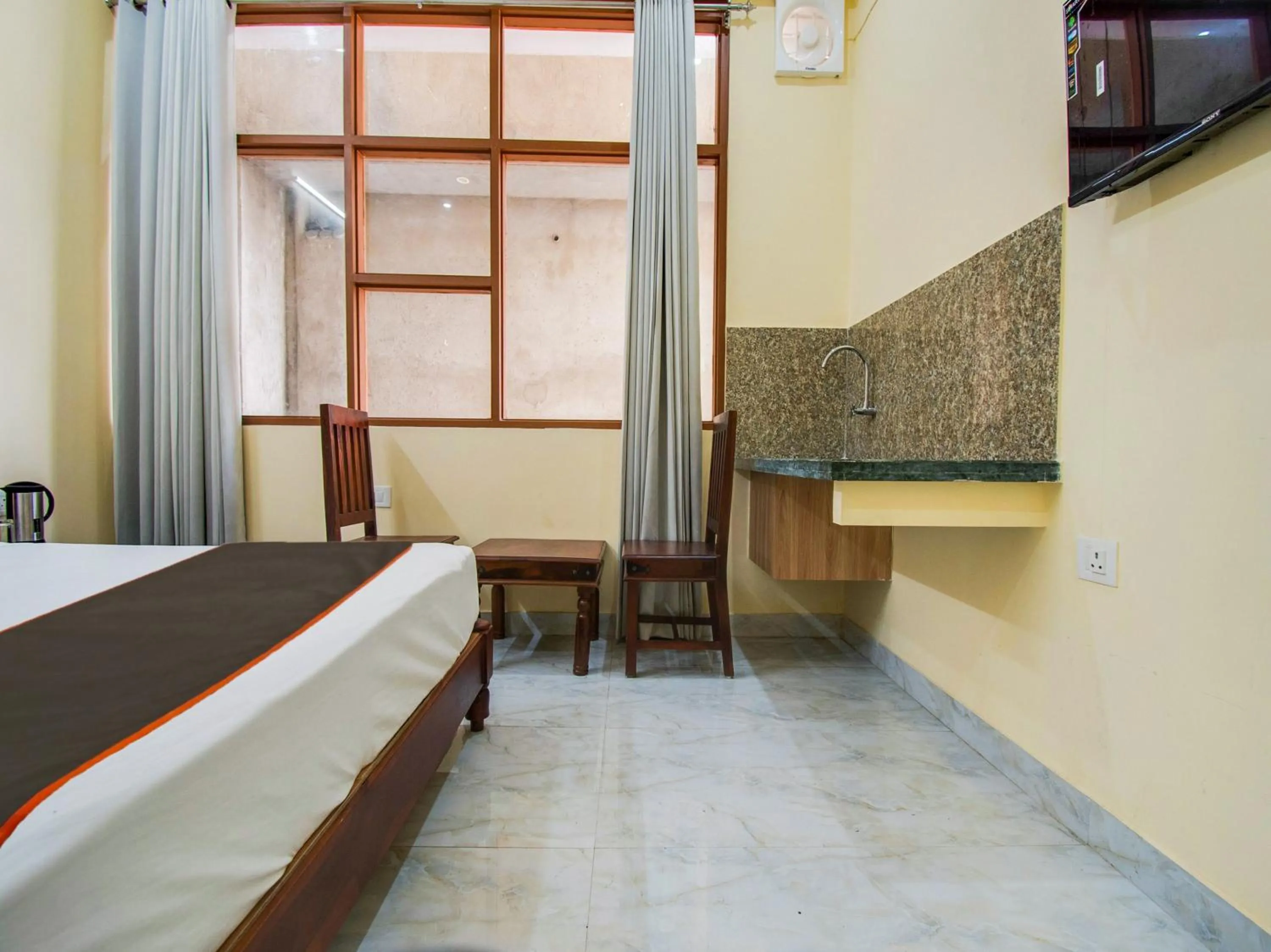 Bedroom, Bed in OYO Hotel O Omeshwari