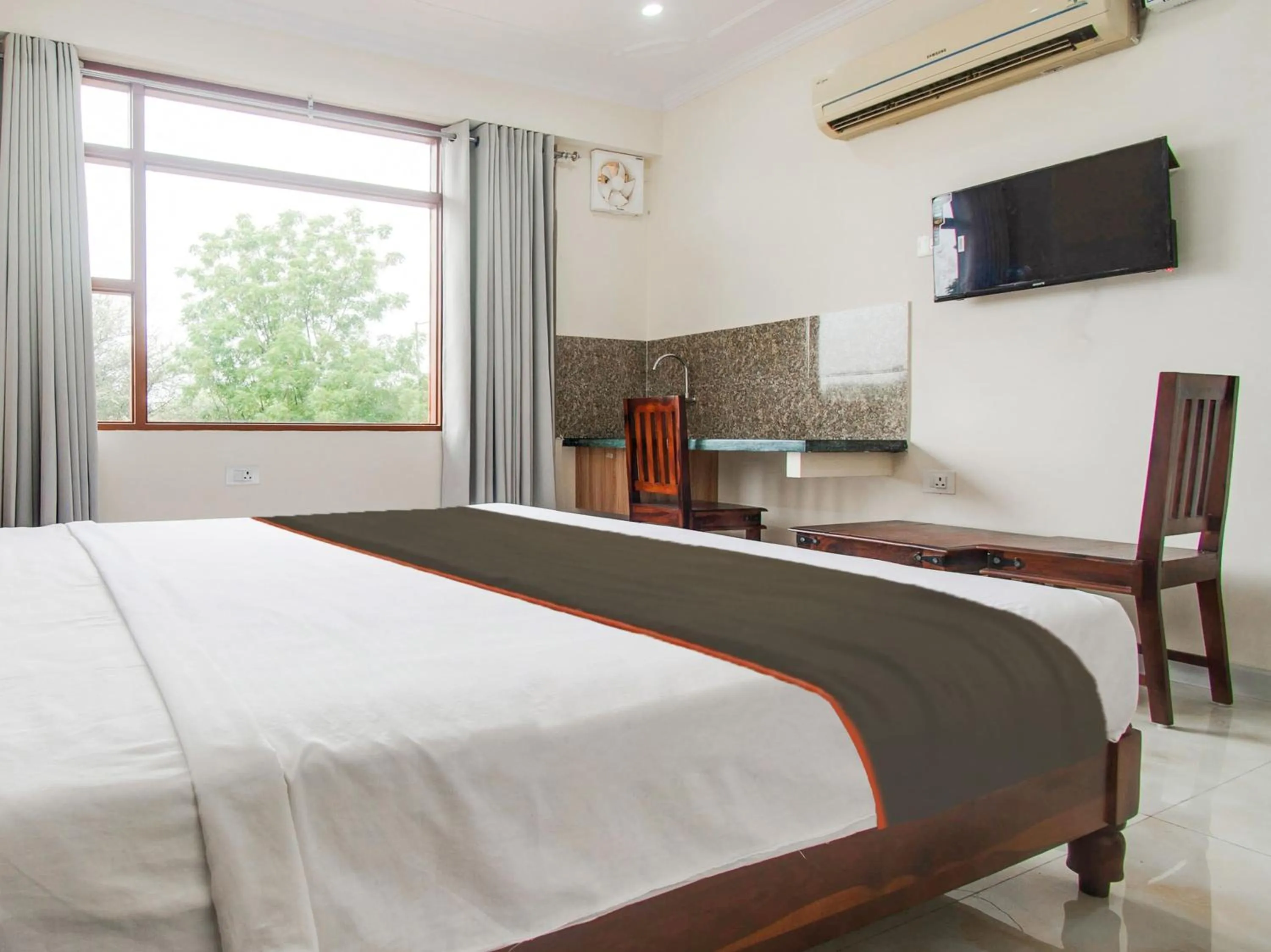 Bathroom, Bed in OYO Hotel O Omeshwari