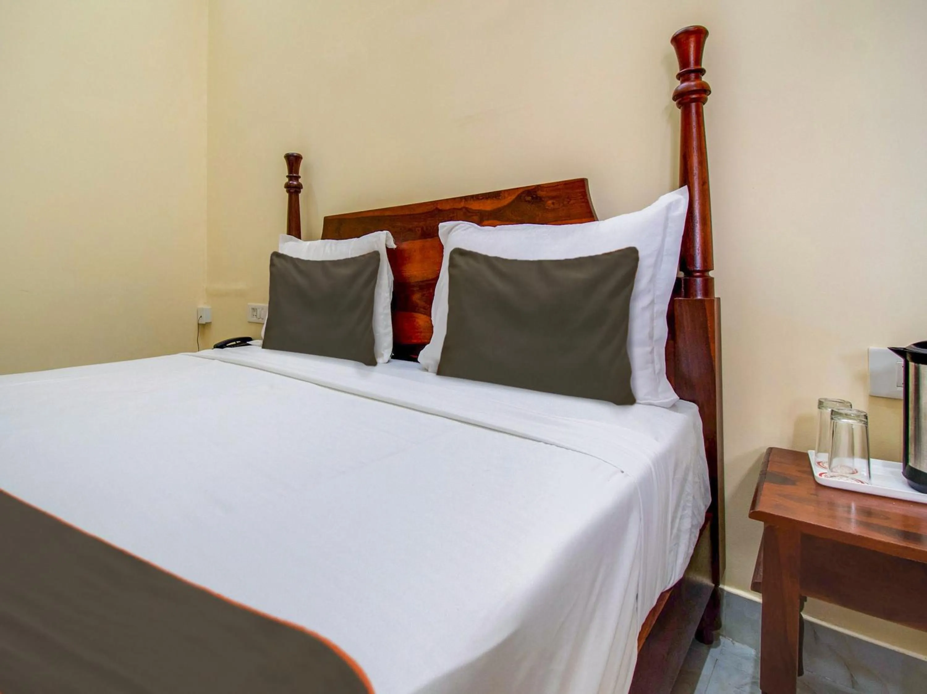 Bedroom, Bed in OYO Hotel O Omeshwari