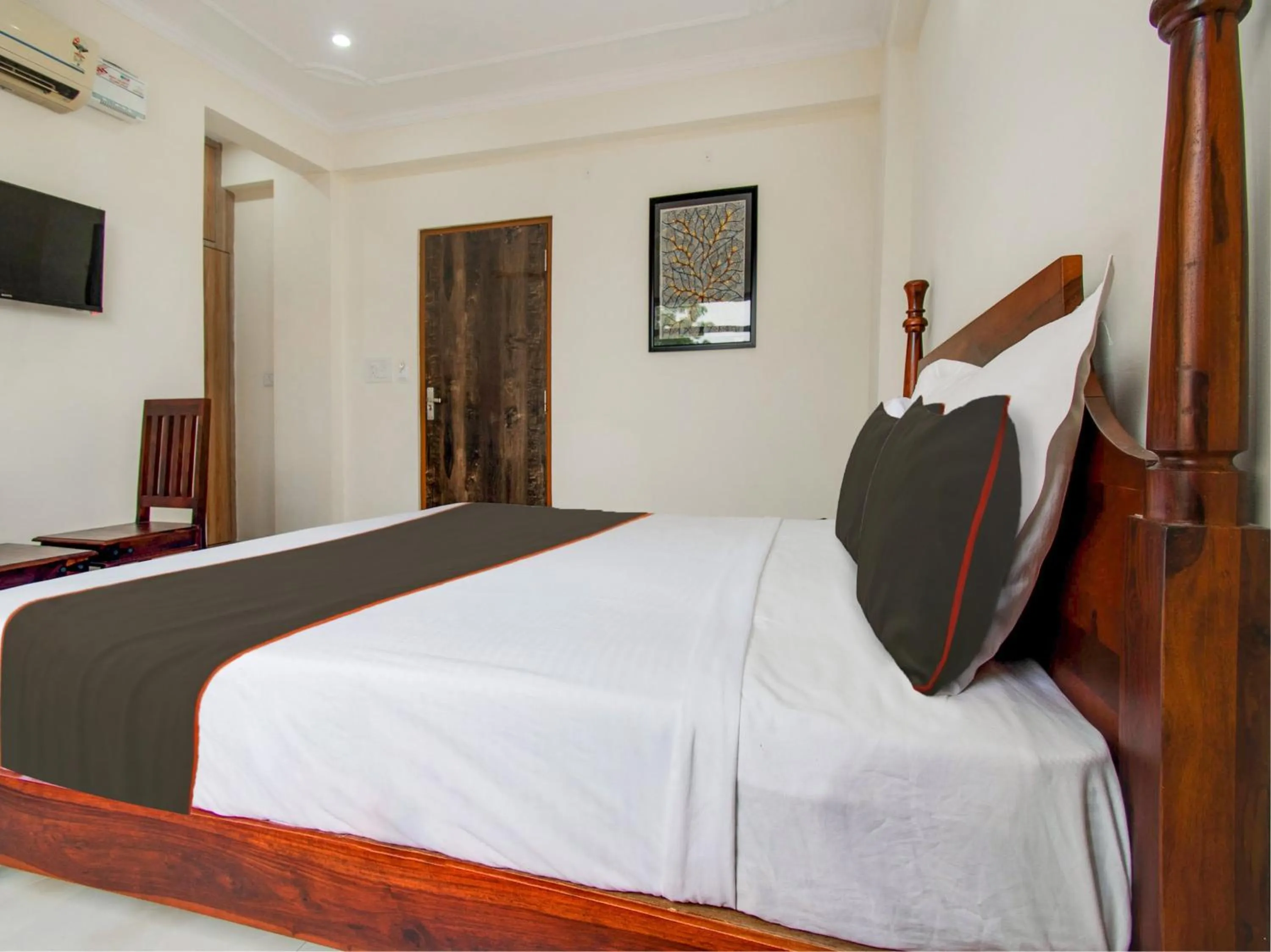 Bedroom, Bed in OYO Hotel O Omeshwari