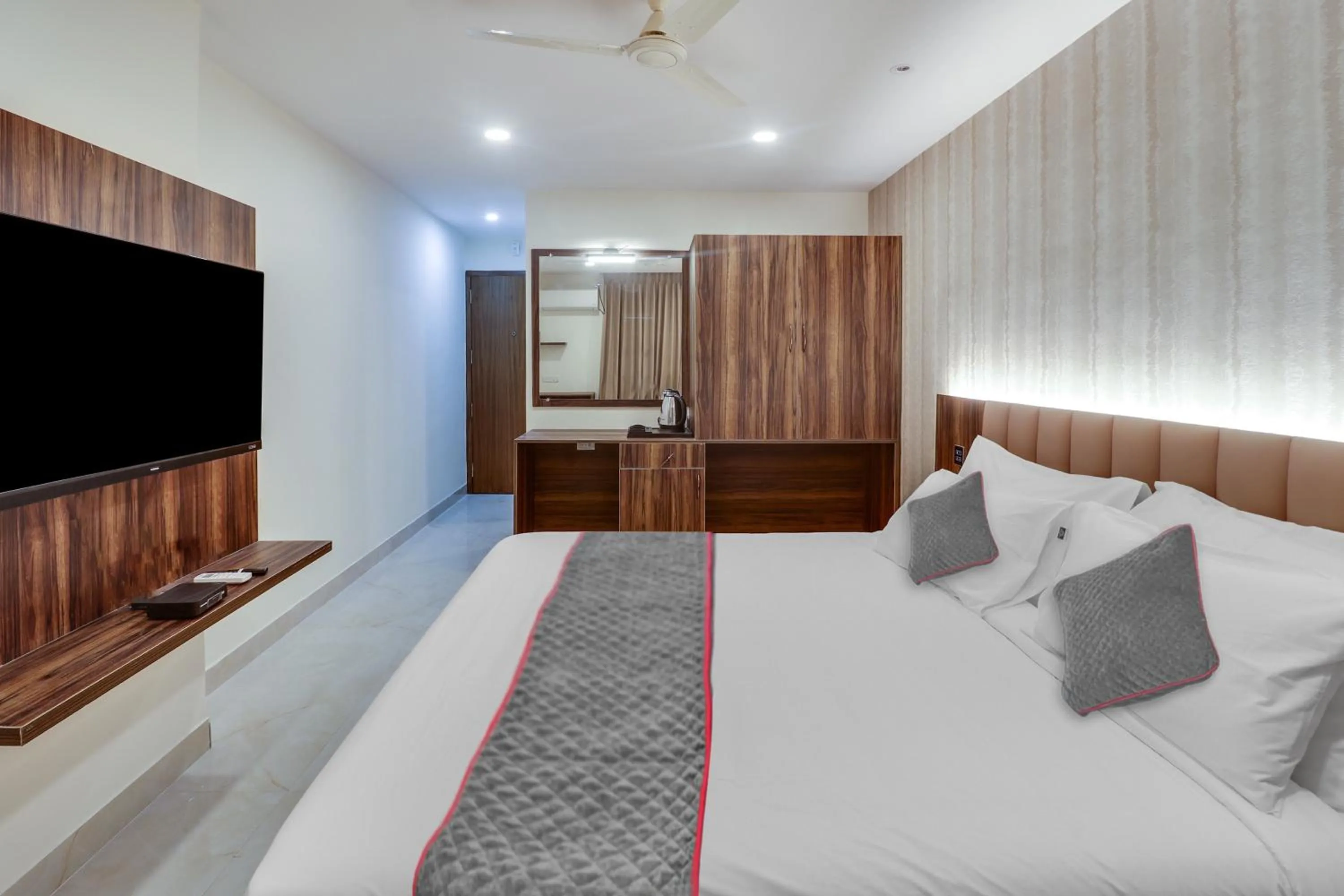 Bedroom, Bed in Collection O Manu