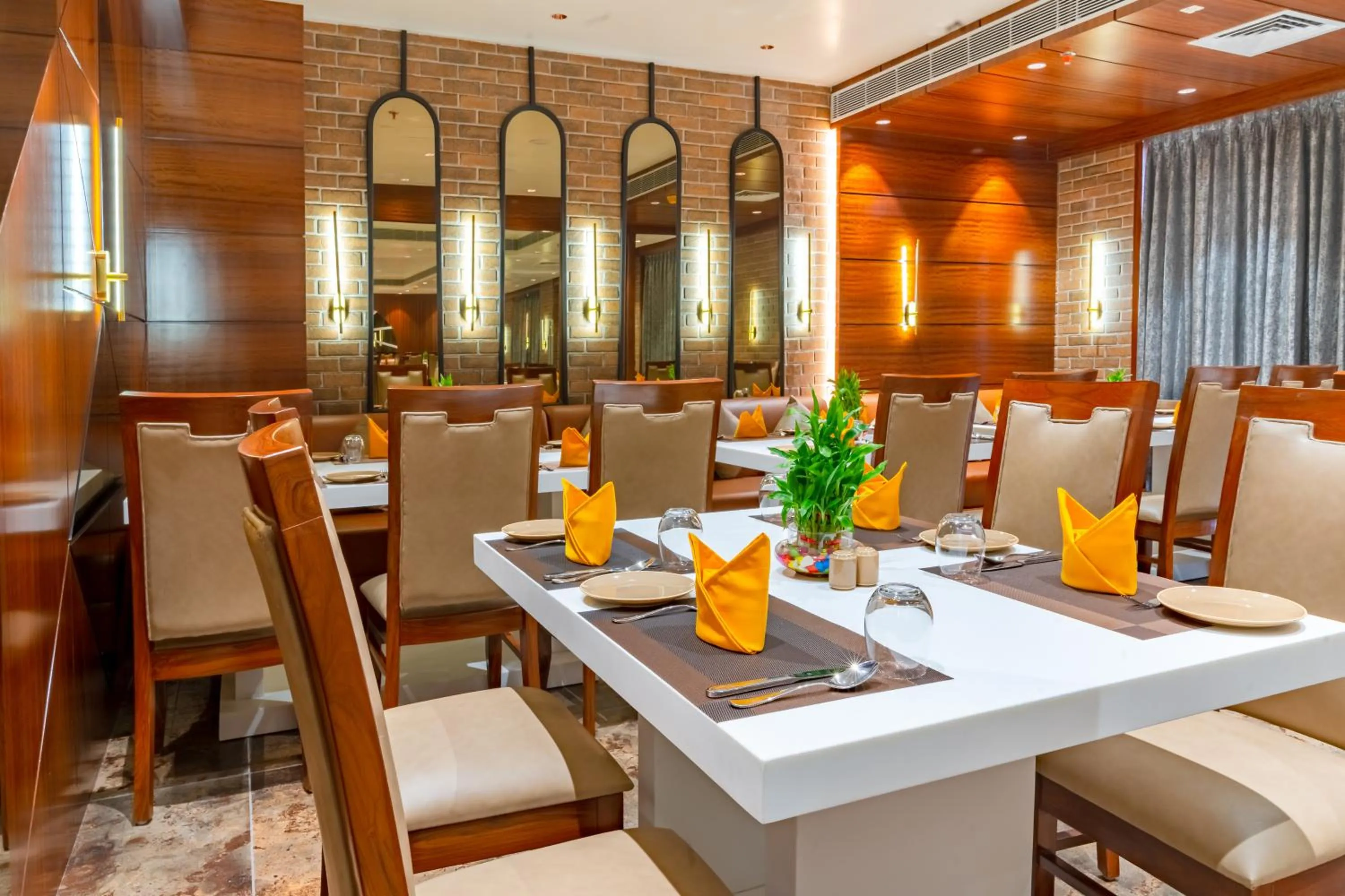 Restaurant/places to eat in Payel Inn