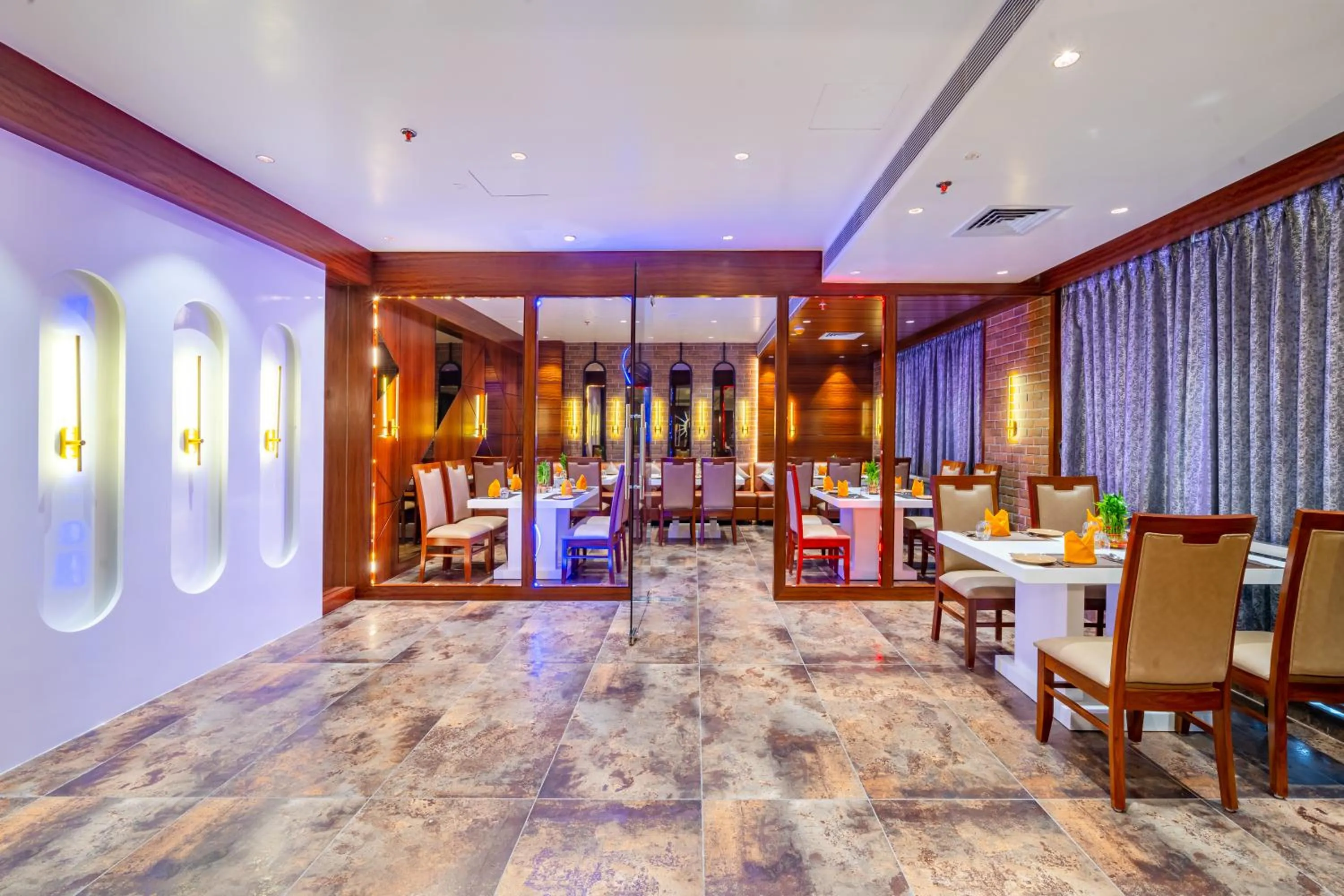 Restaurant/places to eat in Payel Inn