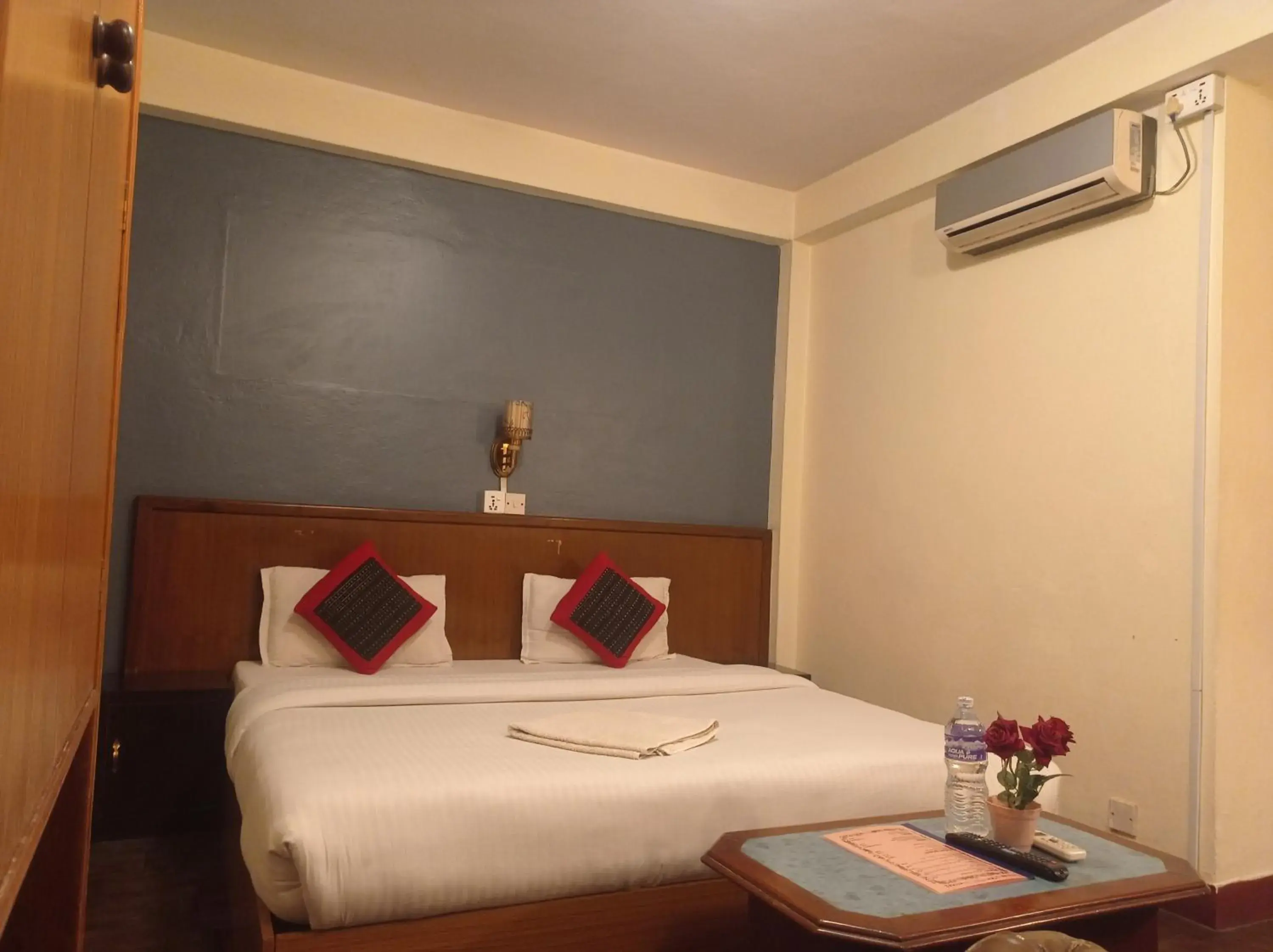 Deluxe Double Room - single occupancy in Hotel Earth House Deluxe Double Room - single occupancy in Hotel Earth House