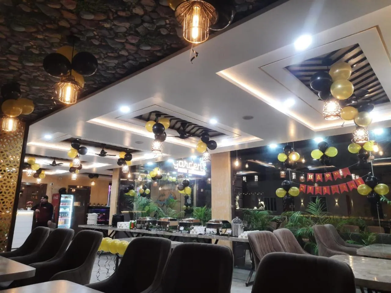 Restaurant/places to eat in Hotel Utsav Grand