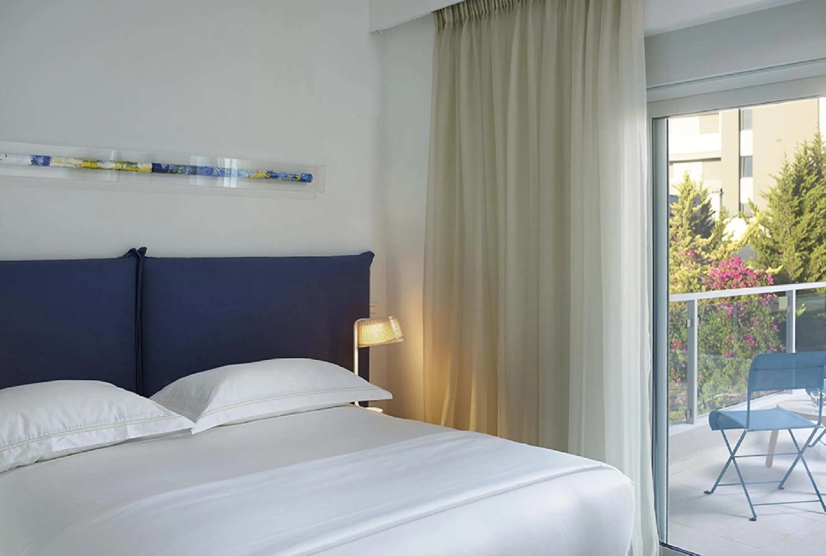 Bedroom, Bed in Scale Suites