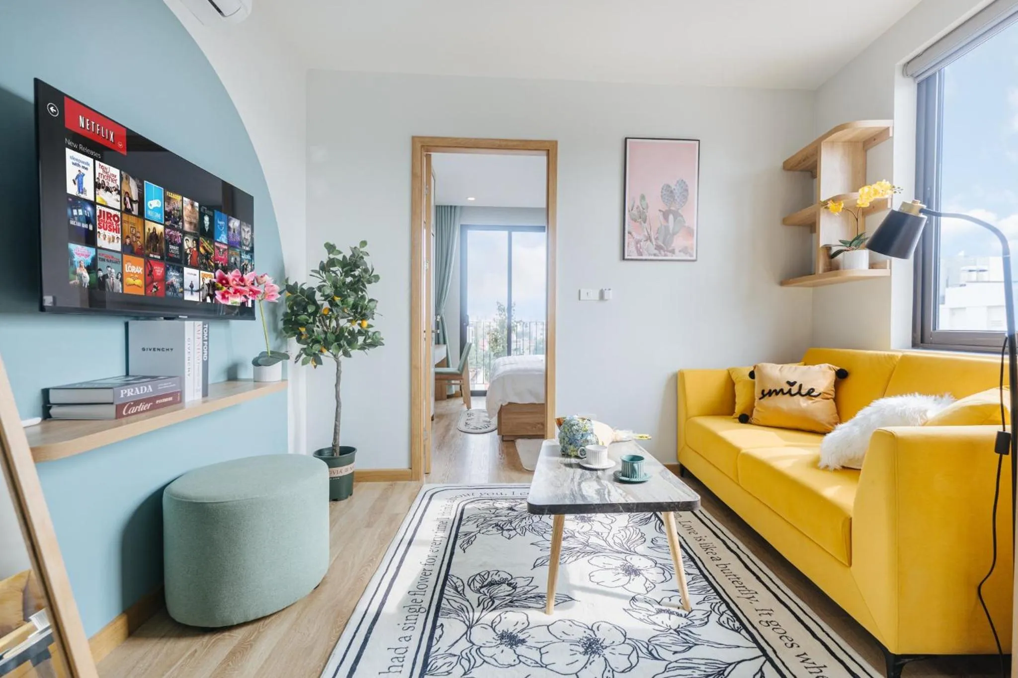 TV and multimedia in Crescendo Urban Stay - STAY 24h