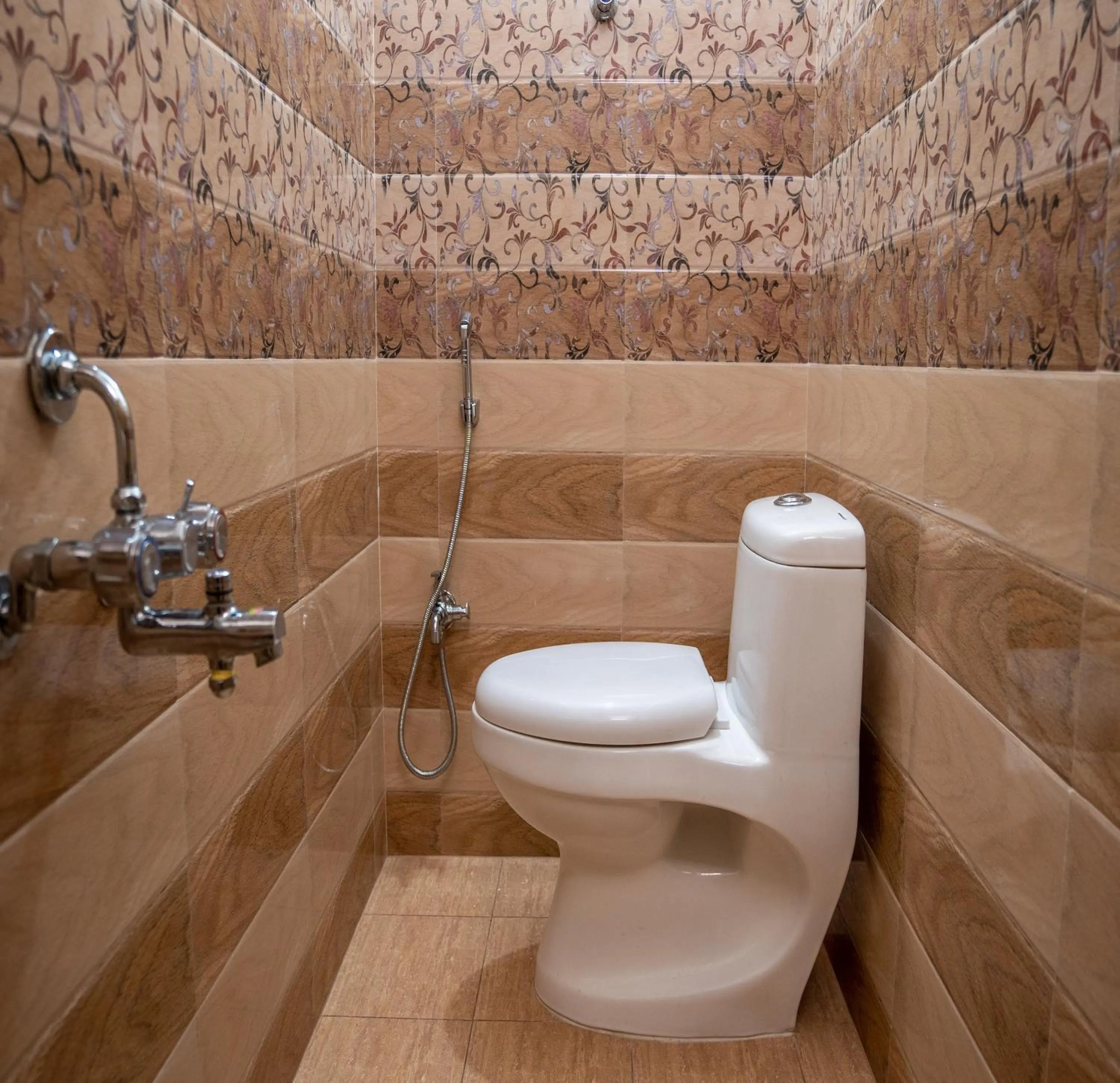 Bathroom in Le Suresh Guest House