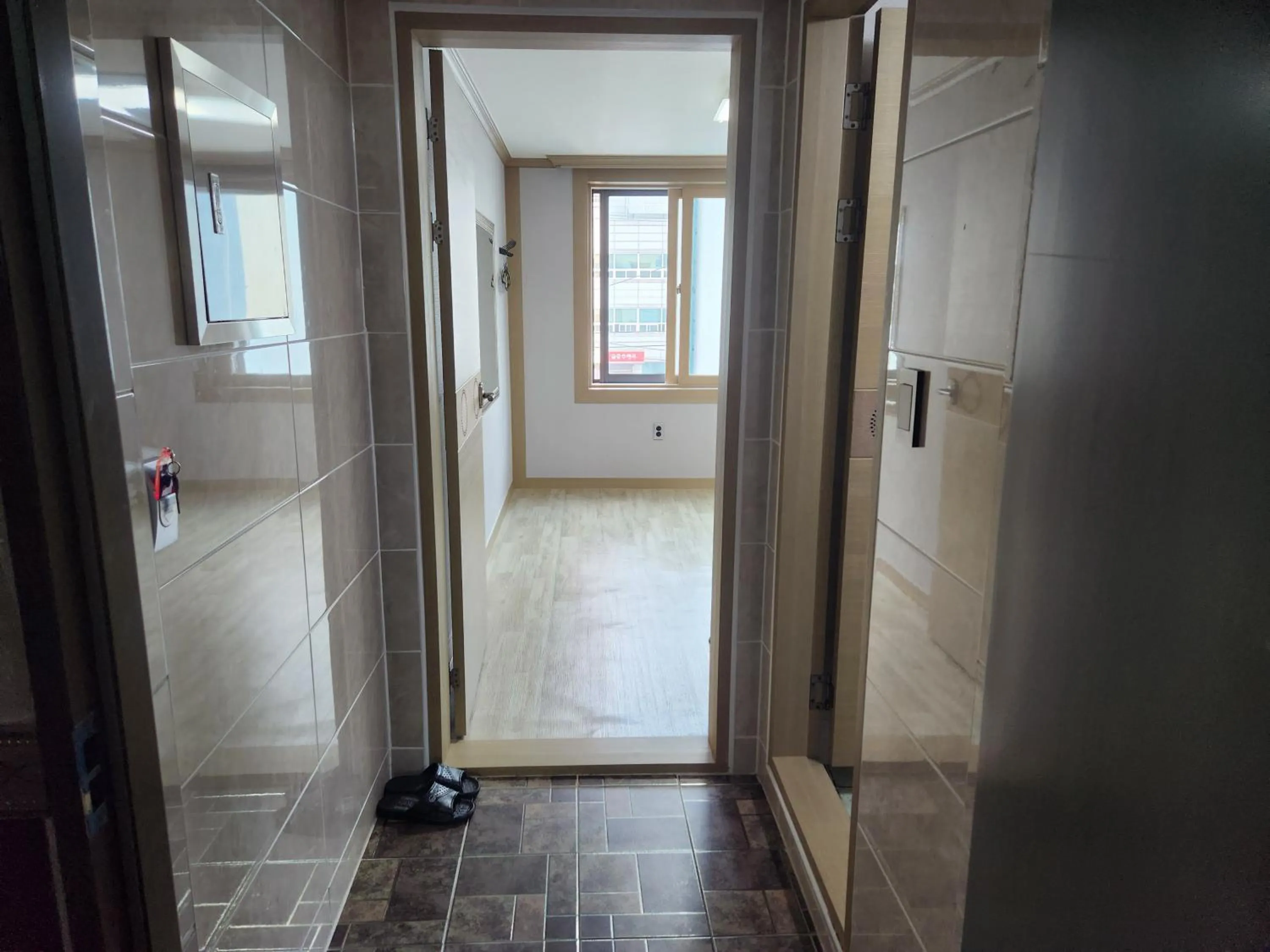 Facade/entrance in e comfy Hotel