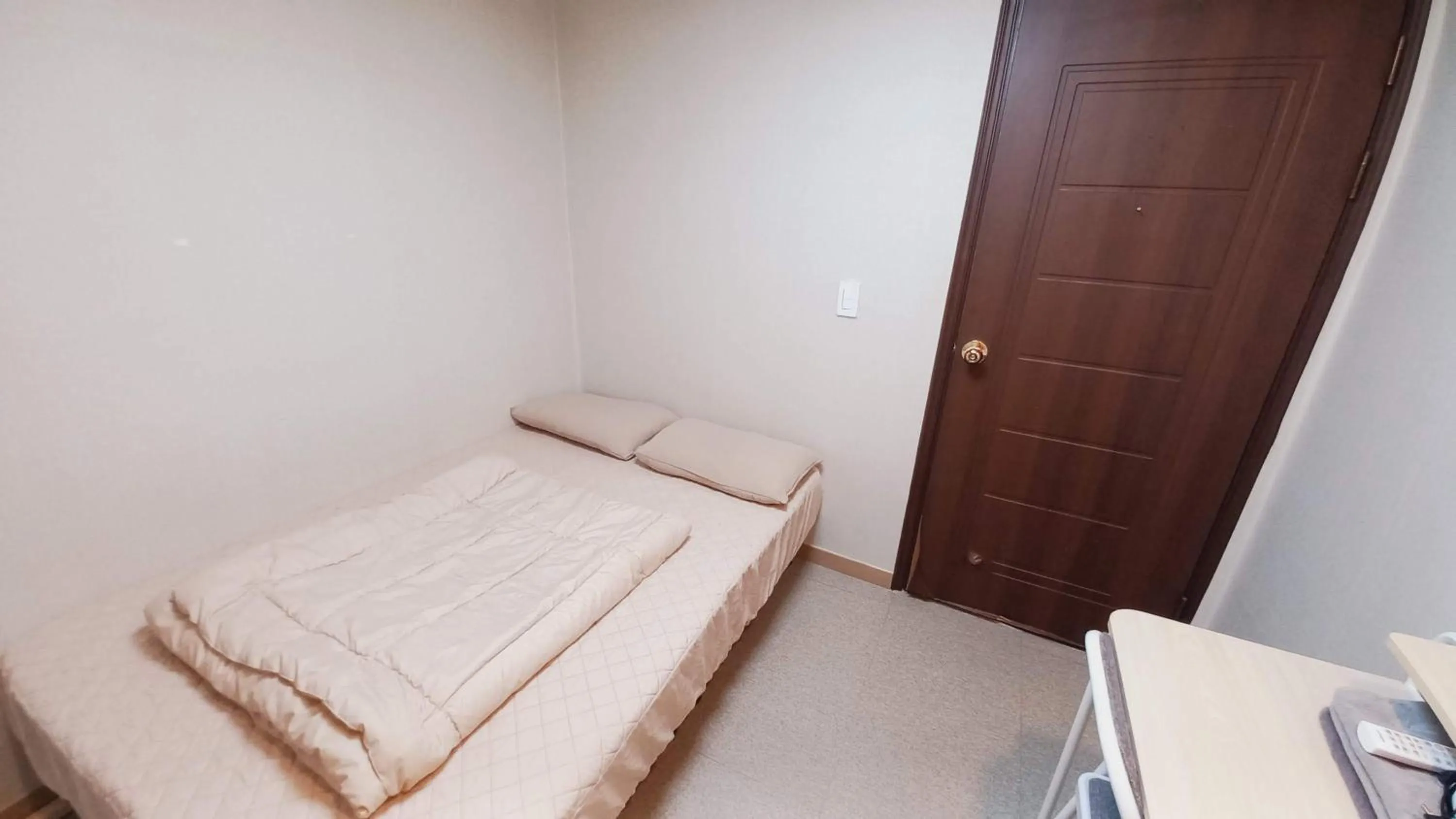 Photo of the whole room, Bed in Sujeongjang Inn