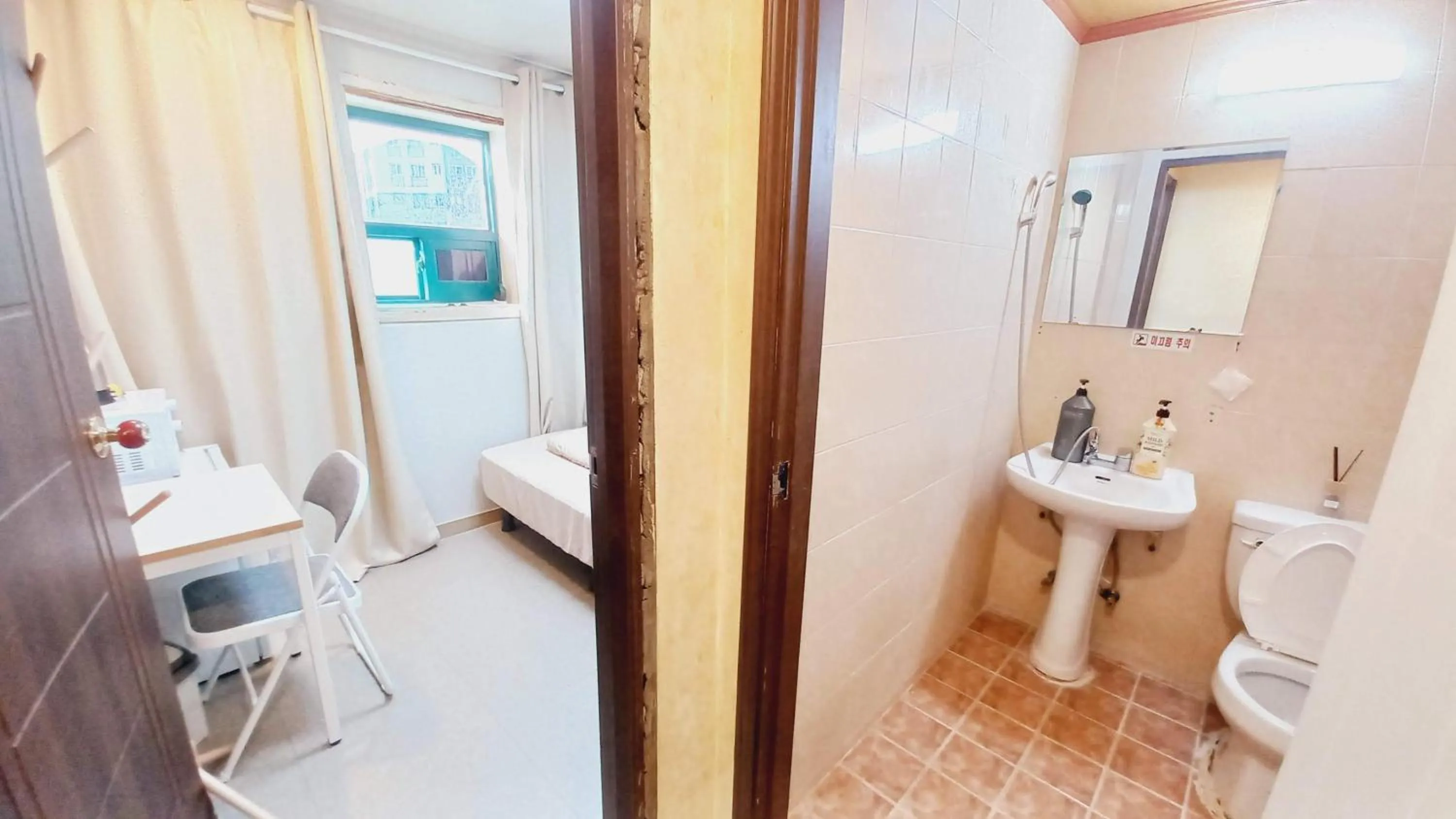 Bathroom in Sujeongjang Inn