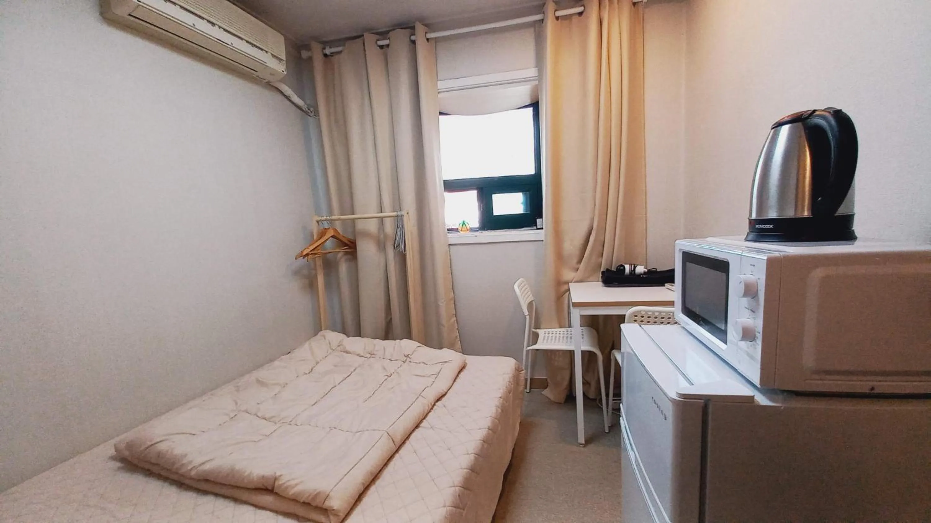 Photo of the whole room, Bed in Sujeongjang Inn