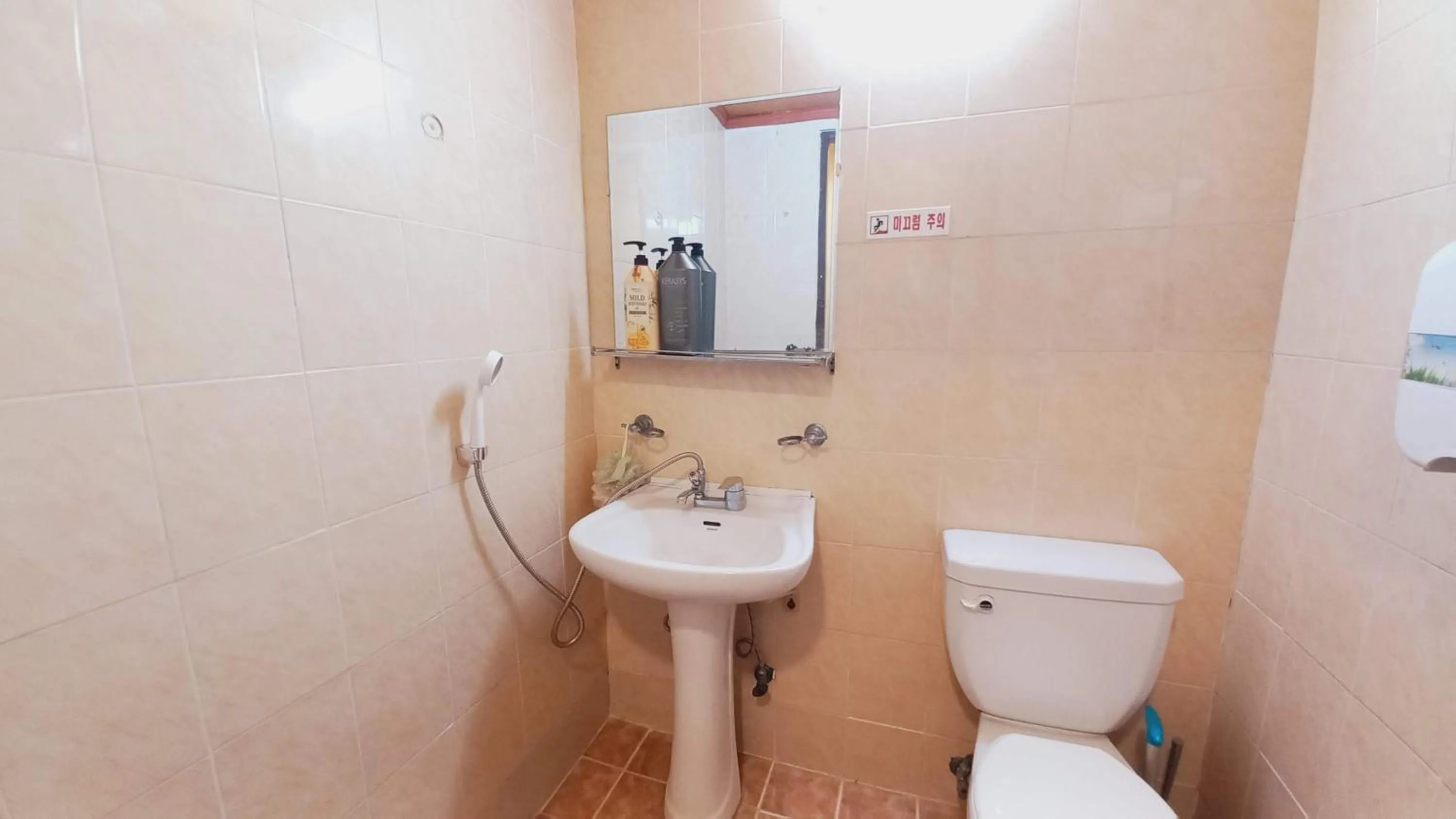 Bathroom in Sujeongjang Inn