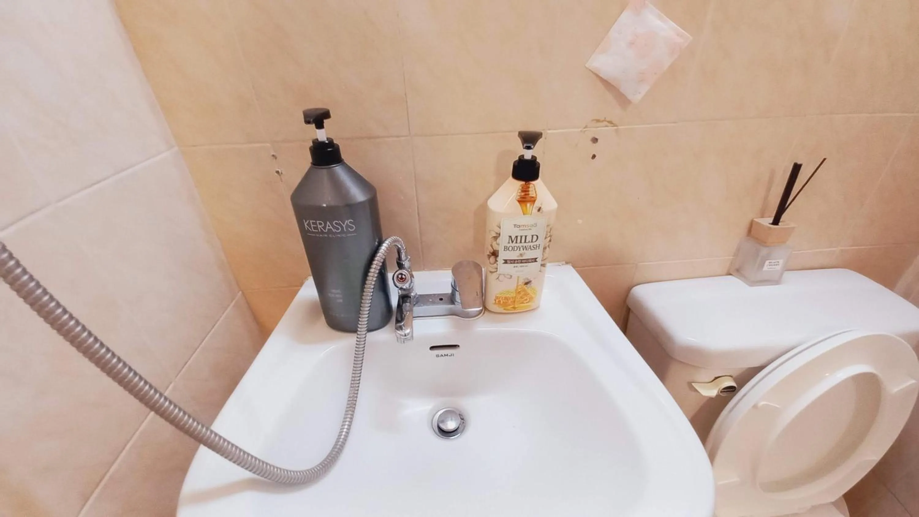 Bathroom in Sujeongjang Inn