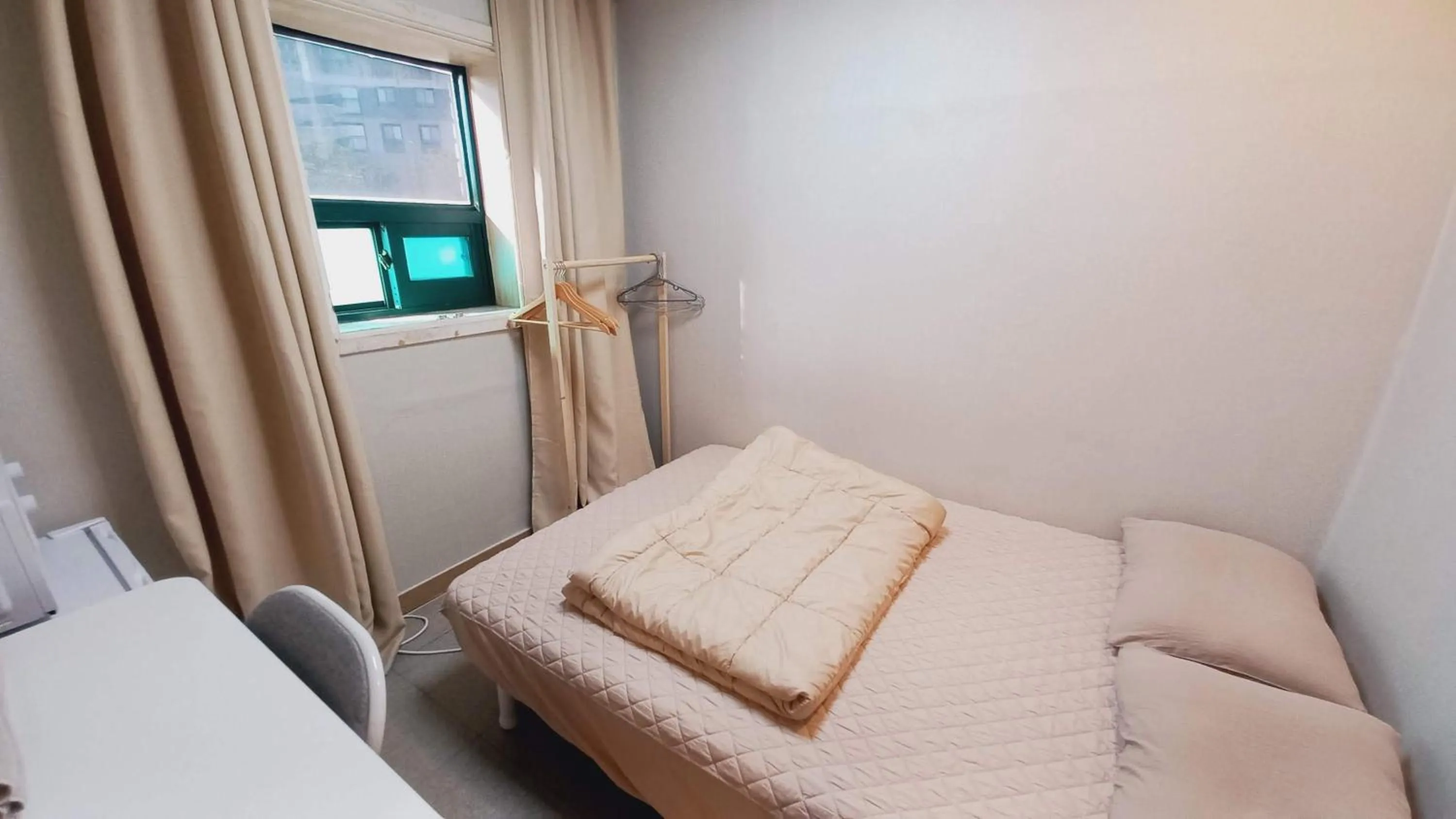 Photo of the whole room, Bed in Sujeongjang Inn